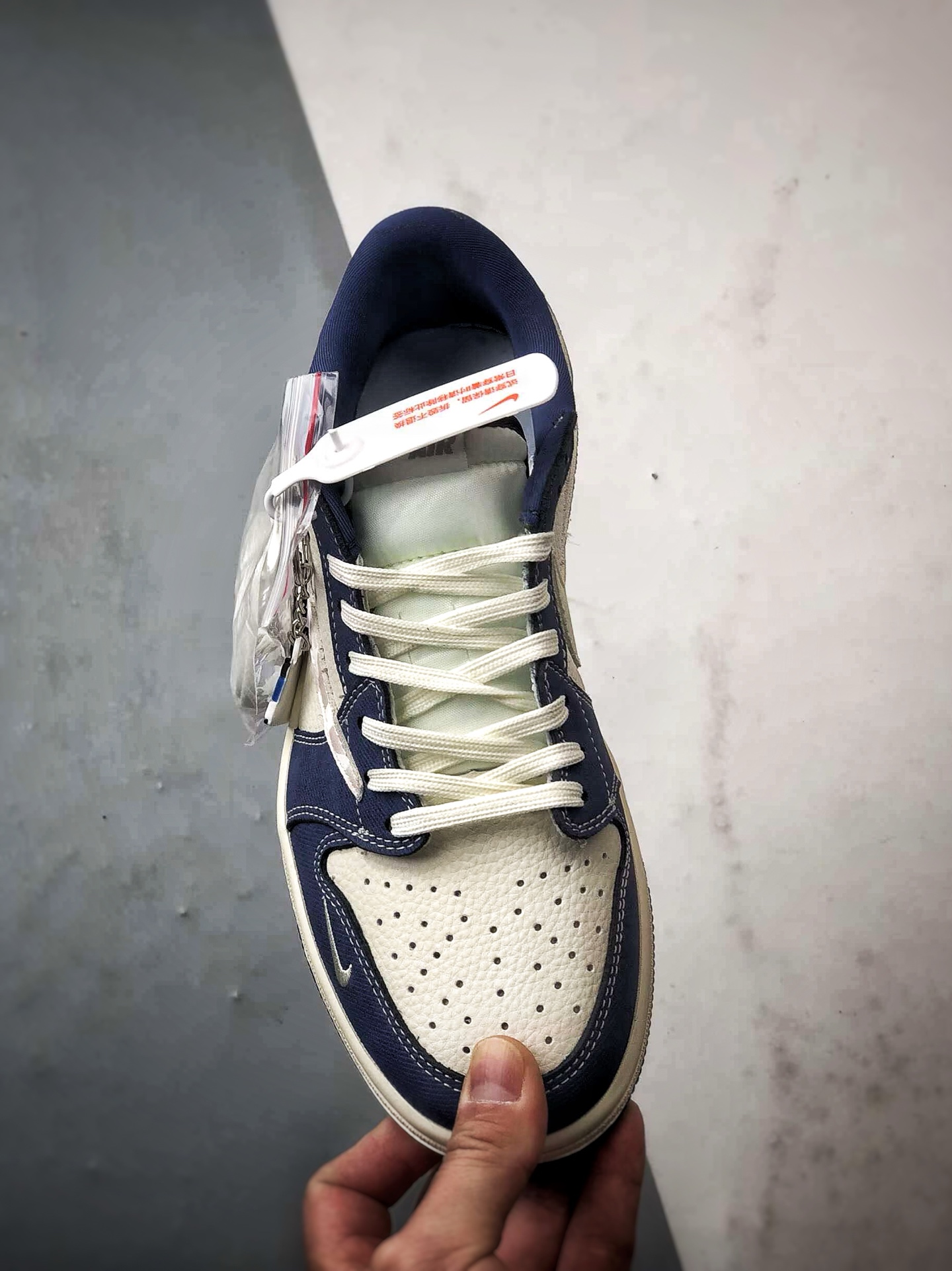 Air Jordan 1 Low ”高端定制” 斯图西米白蓝倒钩 DD7866-101