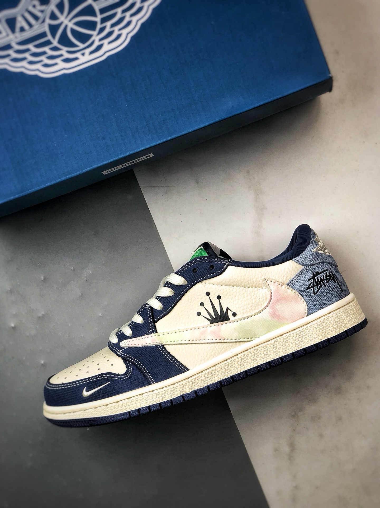 Air Jordan 1 Low ”高端定制” 斯图西米白蓝倒钩 DD7866-101