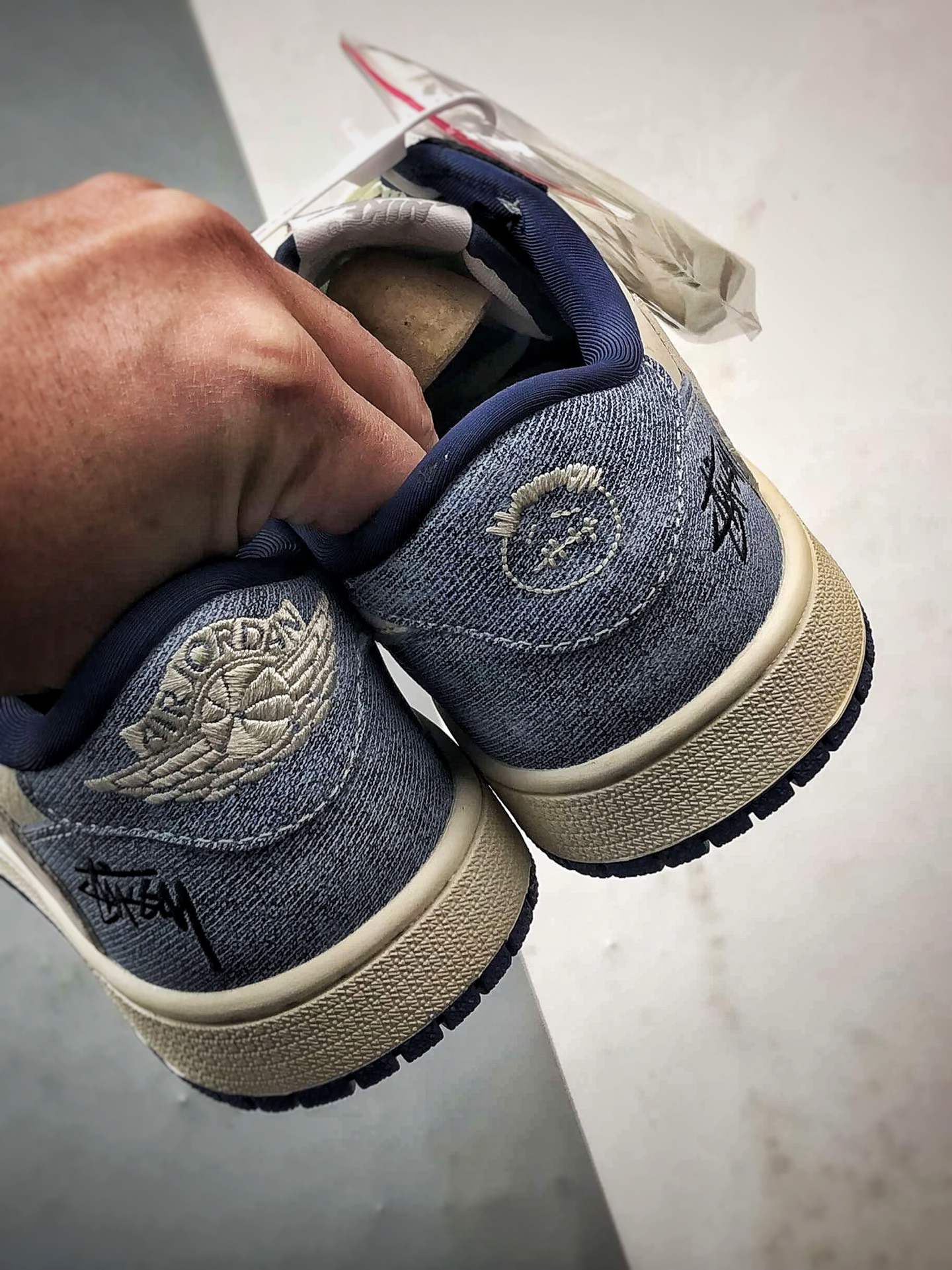 Air Jordan 1 Low ”高端定制” 斯图西米白蓝倒钩 DD7866-101