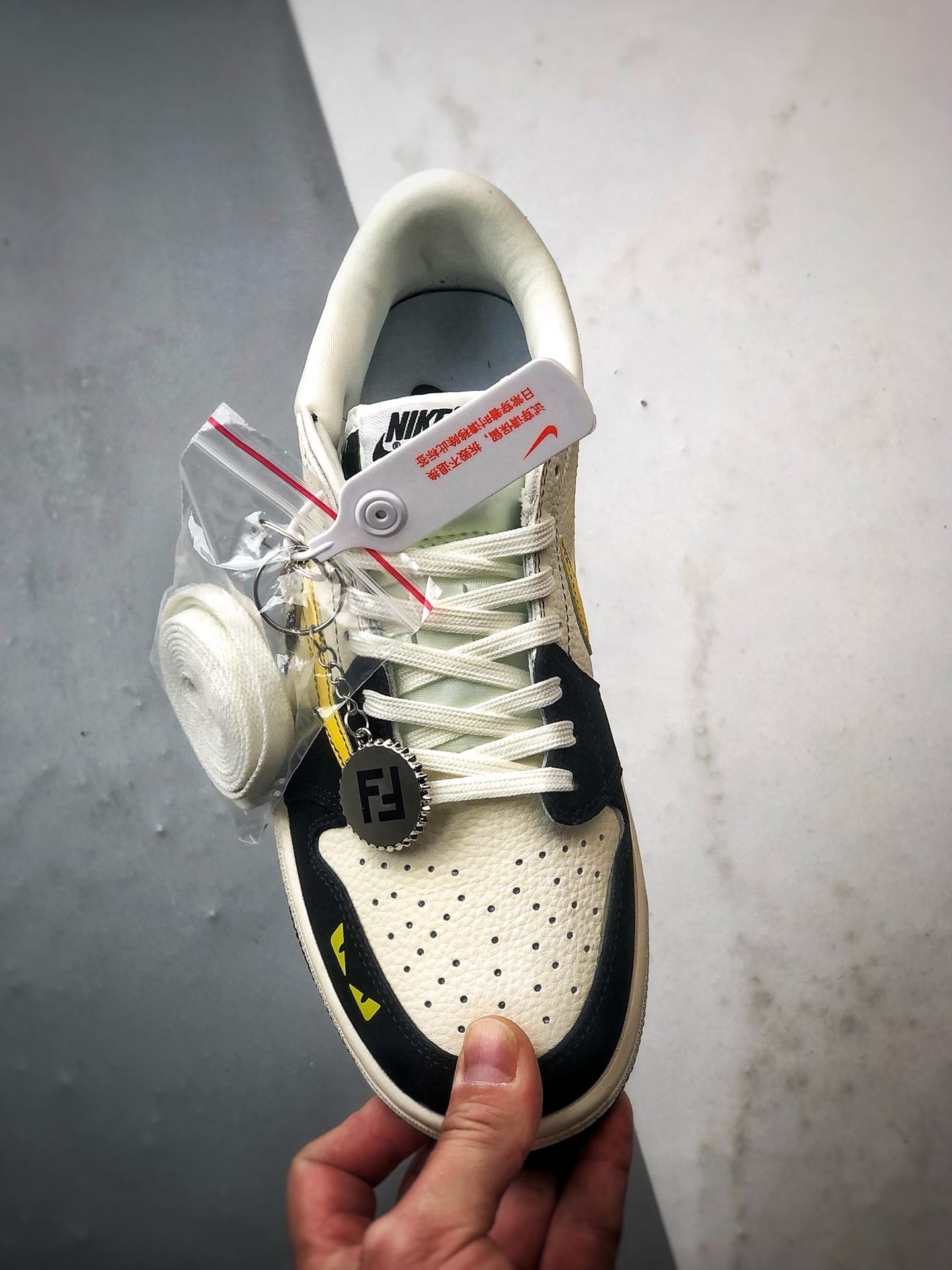 Air Jordan 1 Low ”高端定制” 芬迪米黑黄倒钩 DD7866-111 Air Jordan 1 Low ”高端定制” 芬迪米黑黄倒钩 DD7866-111