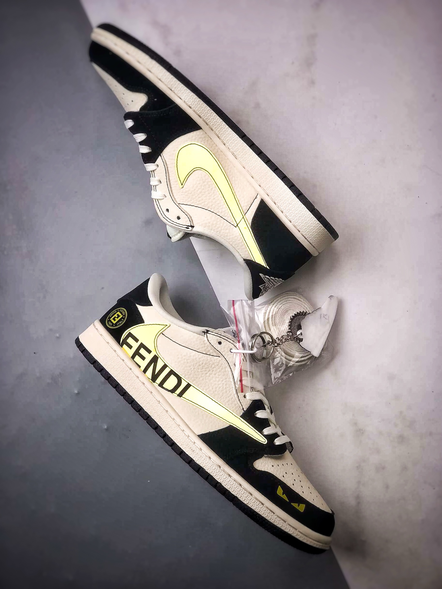 Air Jordan 1 Low ”高端定制” 芬迪米黑黄倒钩 DD7866-111 Air Jordan 1 Low ”高端定制” 芬迪米黑黄倒钩 DD7866-111