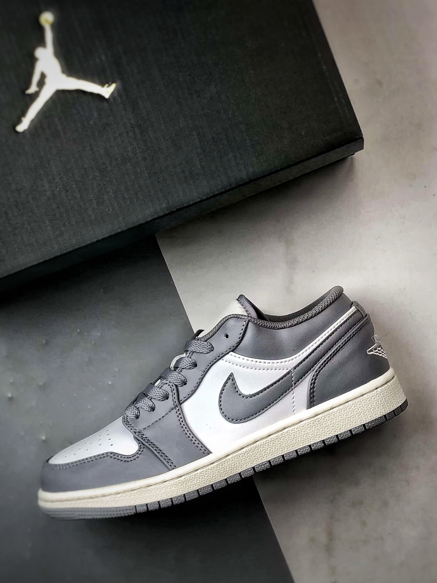 Air Jordan 1 Low 灰白 553558-053