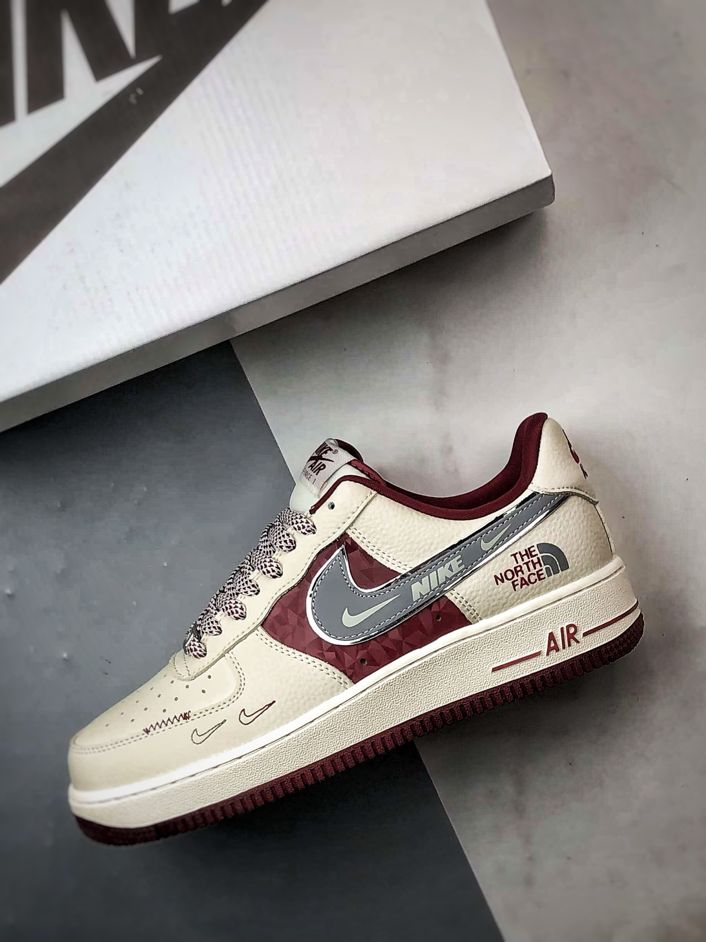 TNF x Air Force 1 Low 米酒红灰钩 DF0188-112 TNF x Air Force 1 Low 米酒红灰钩 DF0188-112