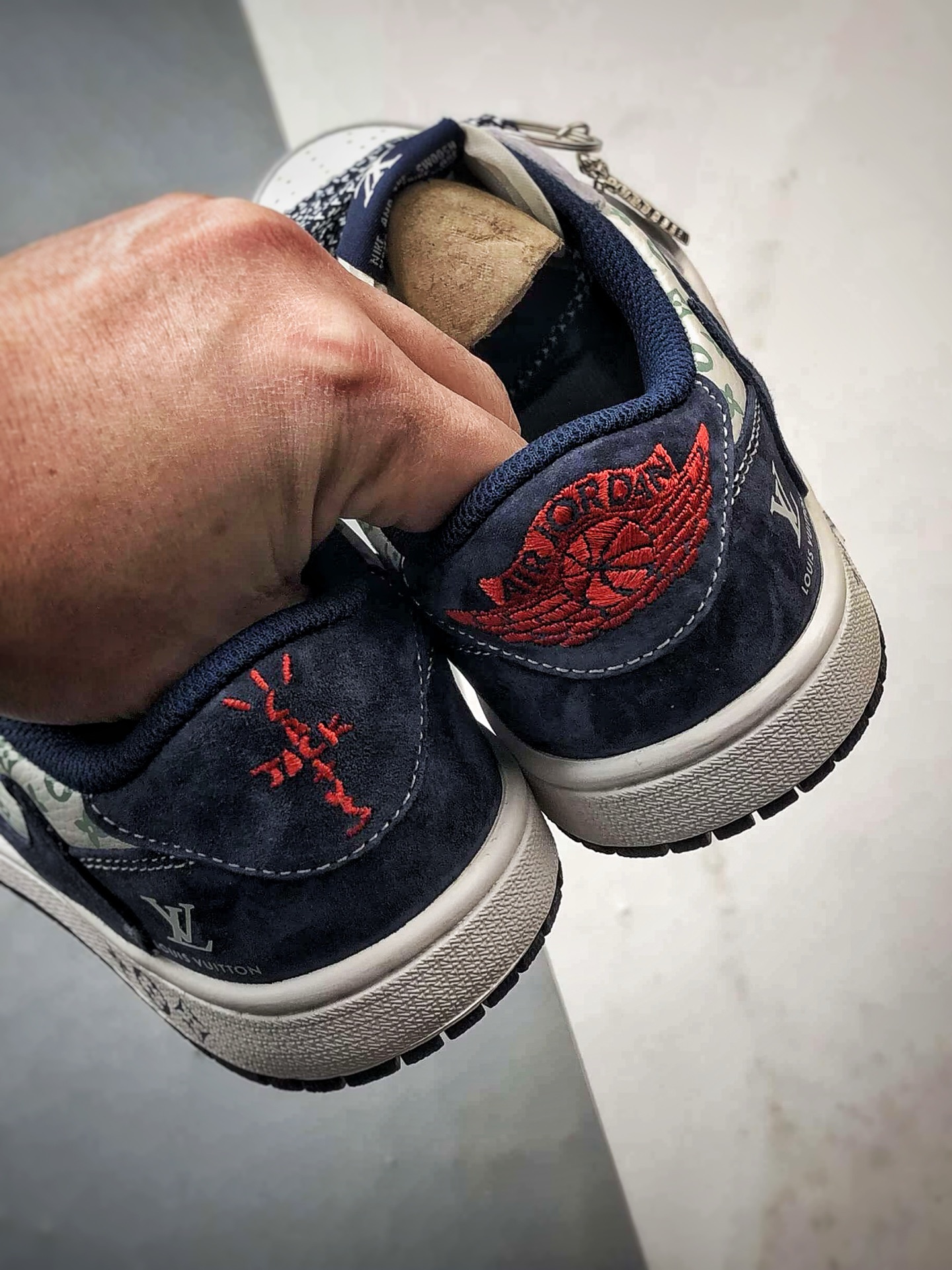 290 Air Jordan 1 Low ”高端定制” LV印花白灰蓝倒钩 DZ5899-035