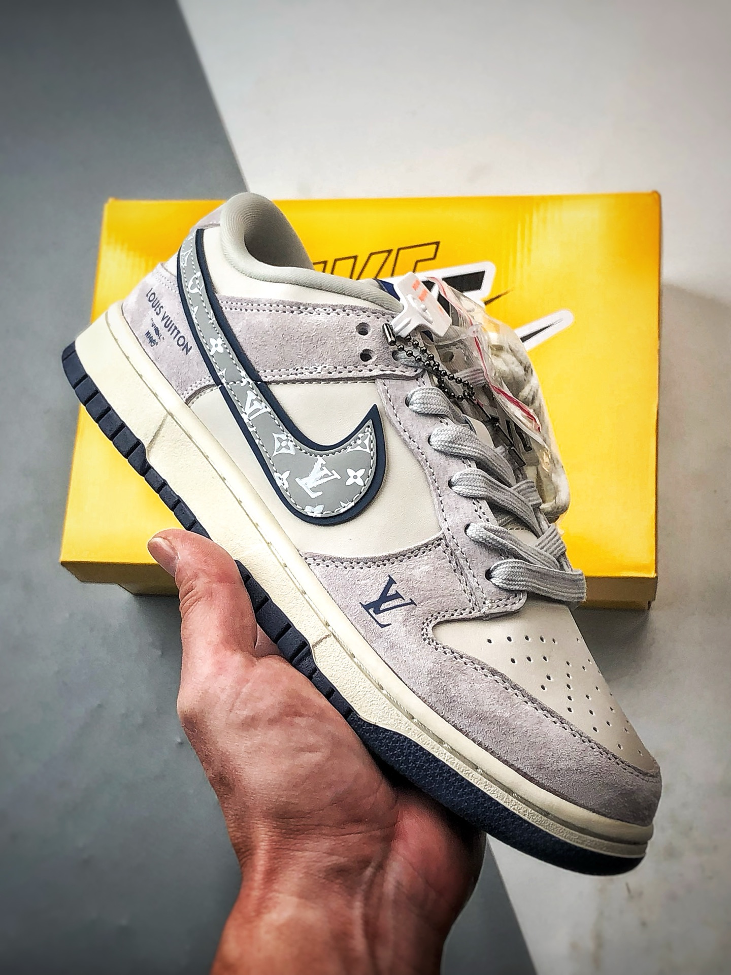 NK Dunk Low Retro ”DIY高端定制” LV米灰藏青印花反光钩 低帮休闲运动板鞋 DN3168-005 NK Dunk Low Retro ”DIY高端定制” LV米灰藏青印花反光钩 低帮休闲运动板鞋 DN3168-005