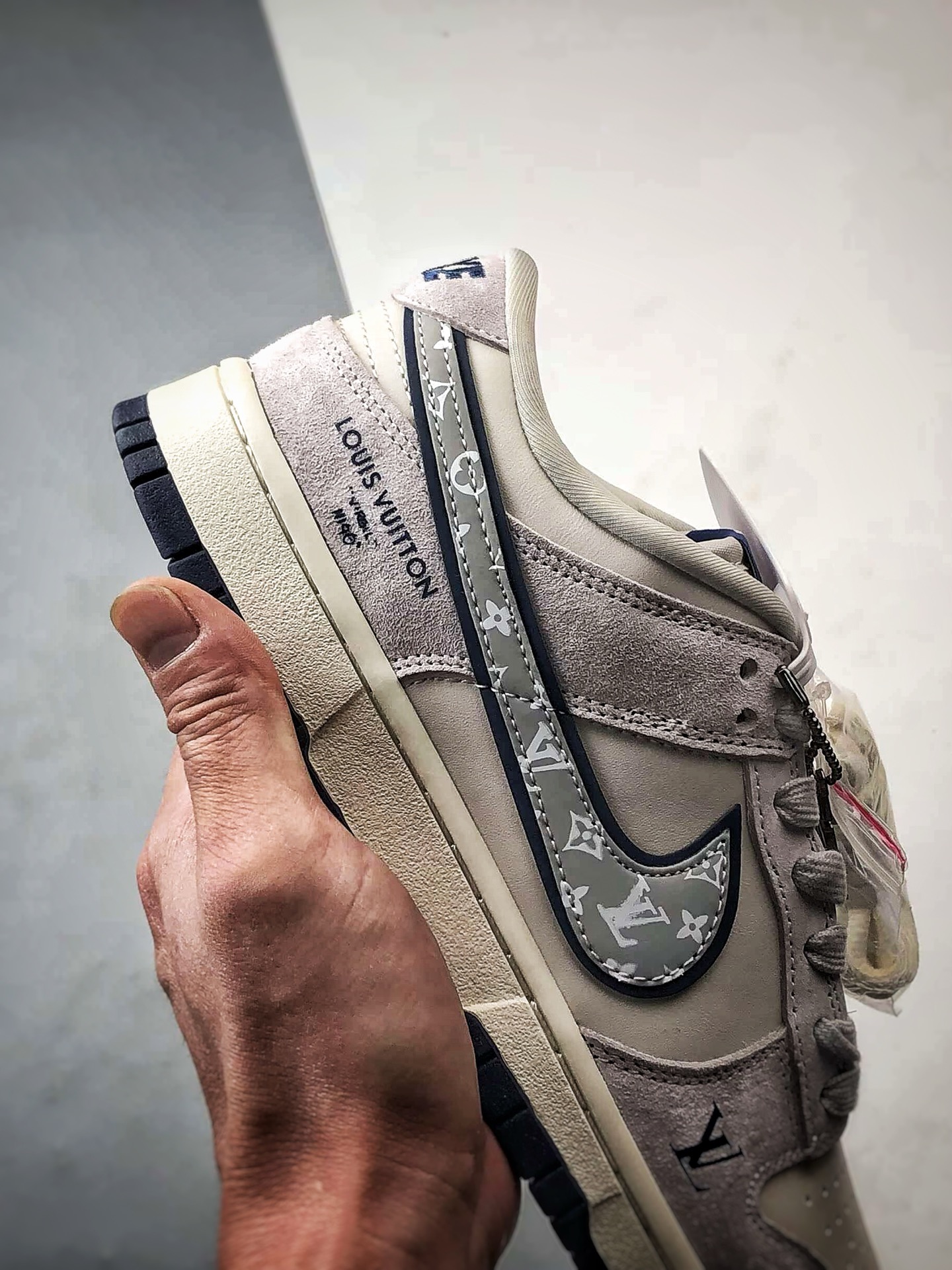 NK Dunk Low Retro ”DIY高端定制” LV米灰藏青印花反光钩 低帮休闲运动板鞋 DN3168-005 NK Dunk Low Retro ”DIY高端定制” LV米灰藏青印花反光钩 低帮休闲运动板鞋 DN3168-005