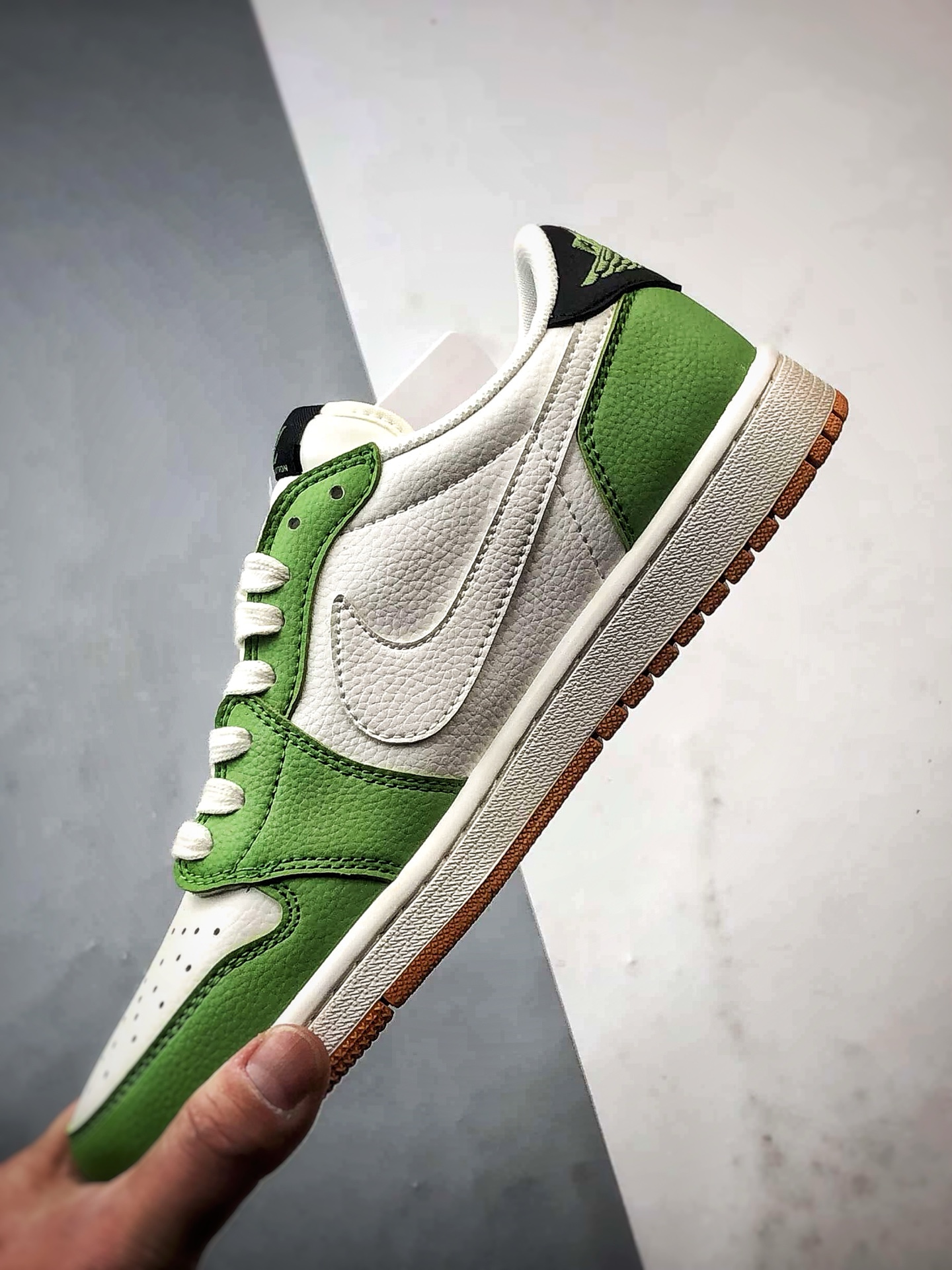 Air Jordan 1 Low ”高端定制” LV白绿黑倒钩 DZ2688-002