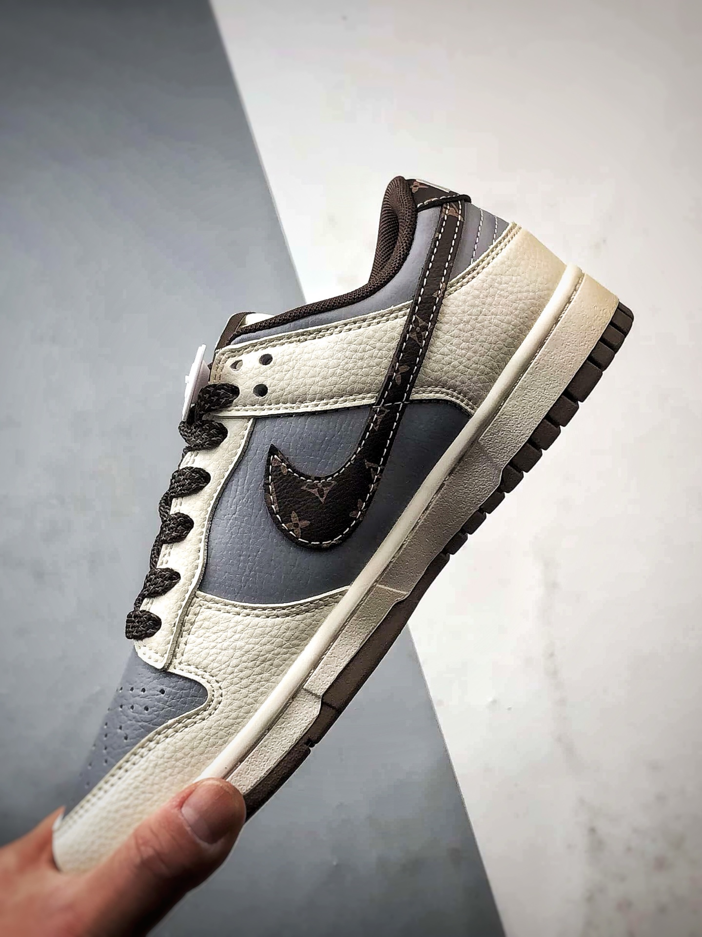 270 NK Dunk Low Retro ”DIY高端定制” LV米灰深棕 低帮休闲运动板鞋 XS6089-630