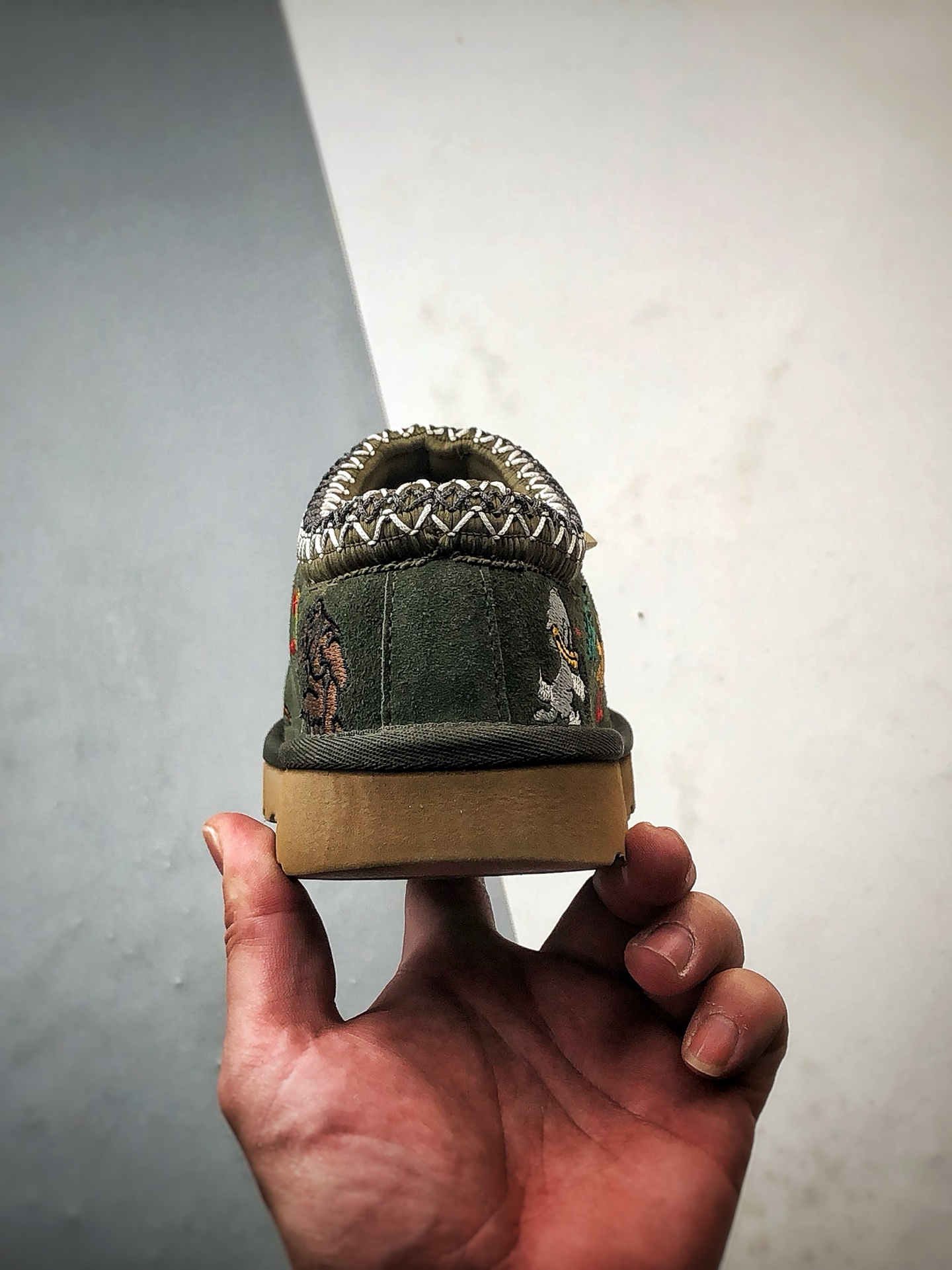 Palace x UGG Tasman Slipper 绿色 联名款涂鸦刺绣民族风羊皮毛一体半拖 1157290-BTO
