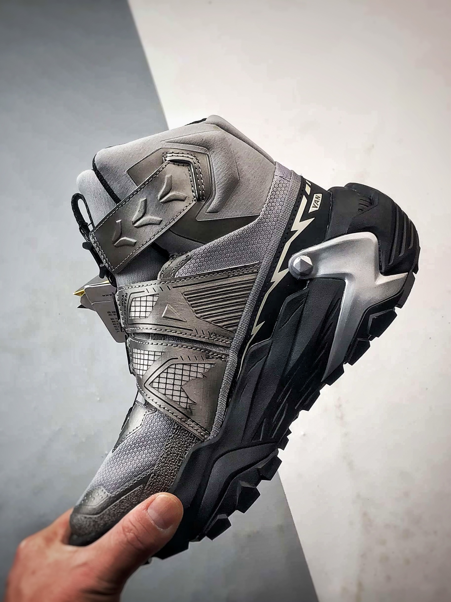 KAIL未来之YAN GTX HIGH 钛合金灰 运动高帮户外登山防水防滑轻量徒步鞋