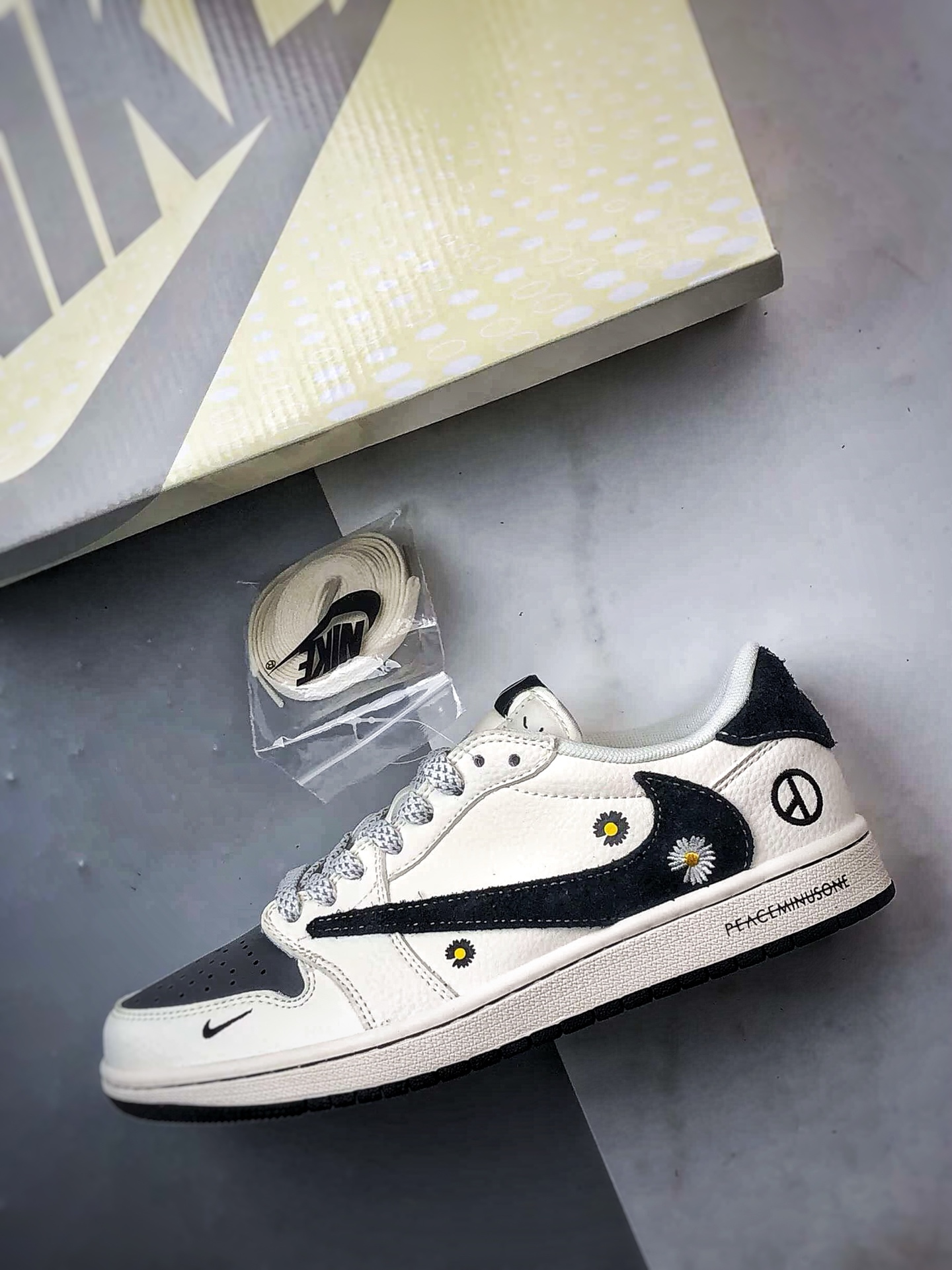 Air Jordan 1 Low ”高端定制” 小雏菊米灰黑倒钩 QW5088-207