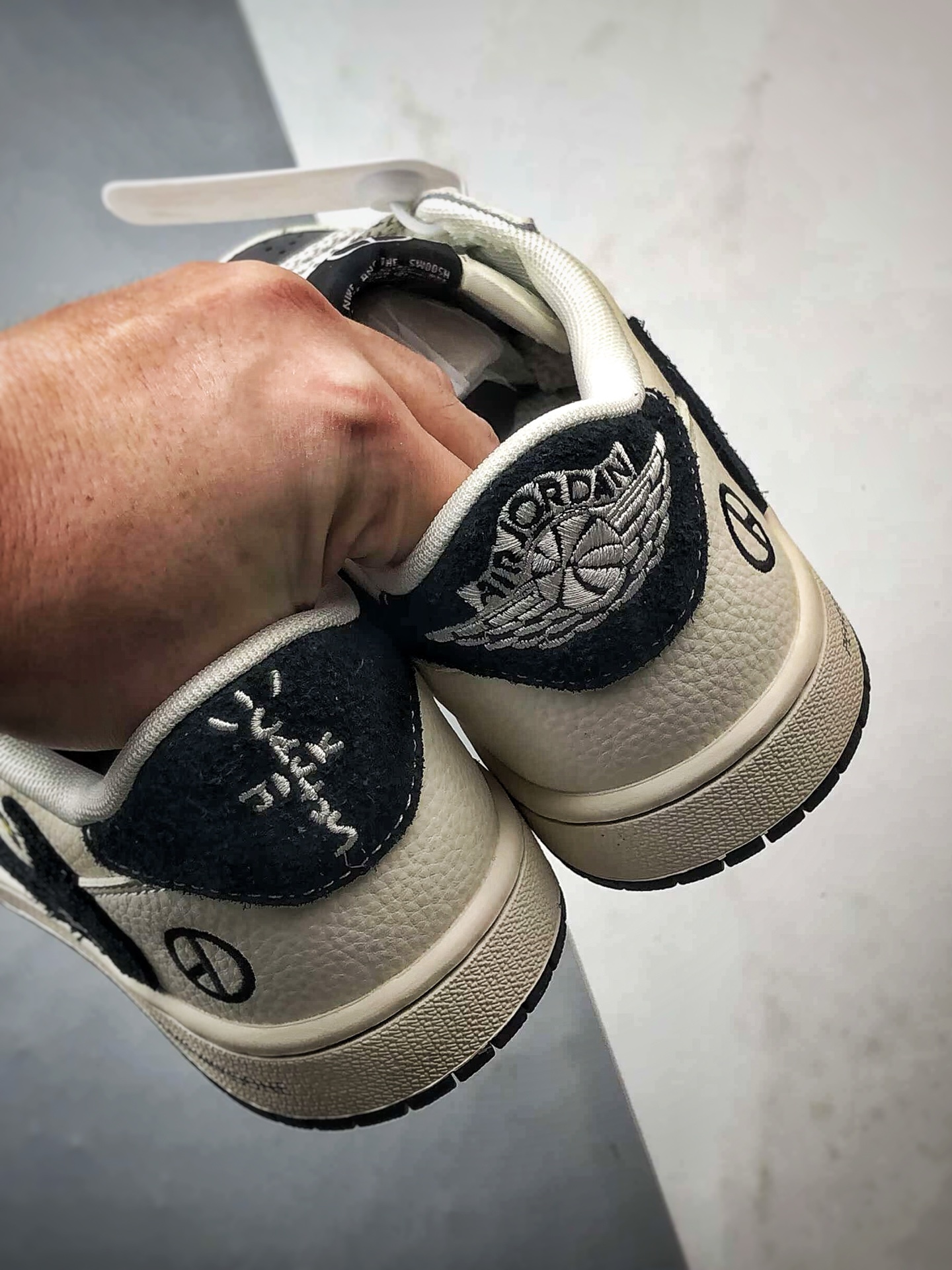 Air Jordan 1 Low ”高端定制” 小雏菊米灰黑倒钩 QW5088-207