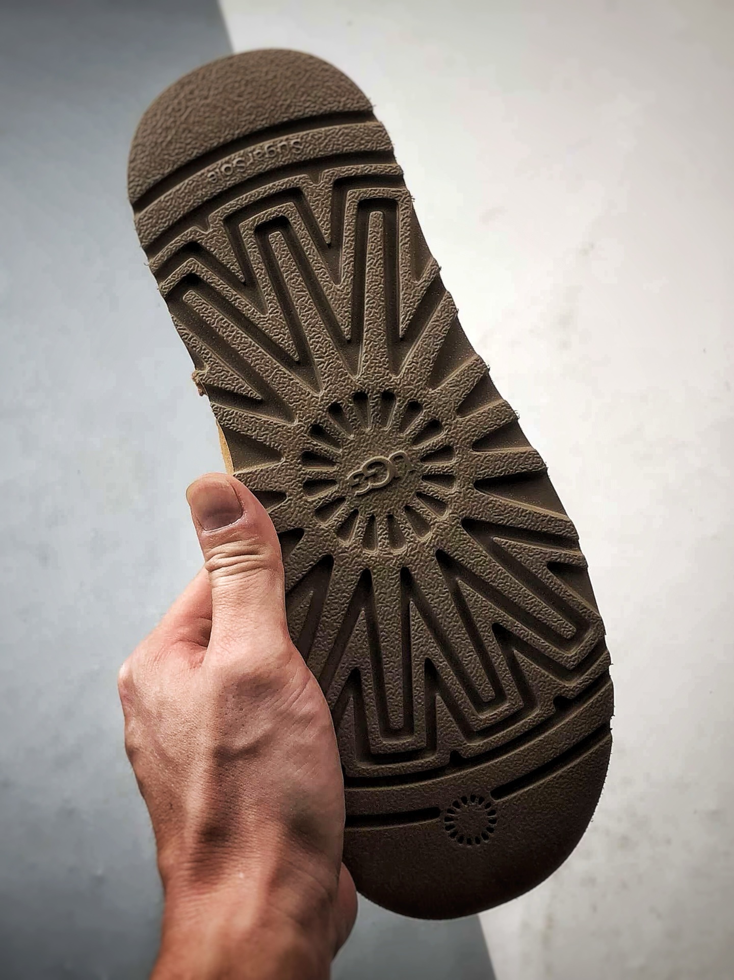 UGG Mini Zipper 栗色 新款厚底短筒侧拉链雪地靴 1178011-CHE UGG Mini Zipper 栗色 新款厚底短筒侧拉链雪地靴 1178011-CHE