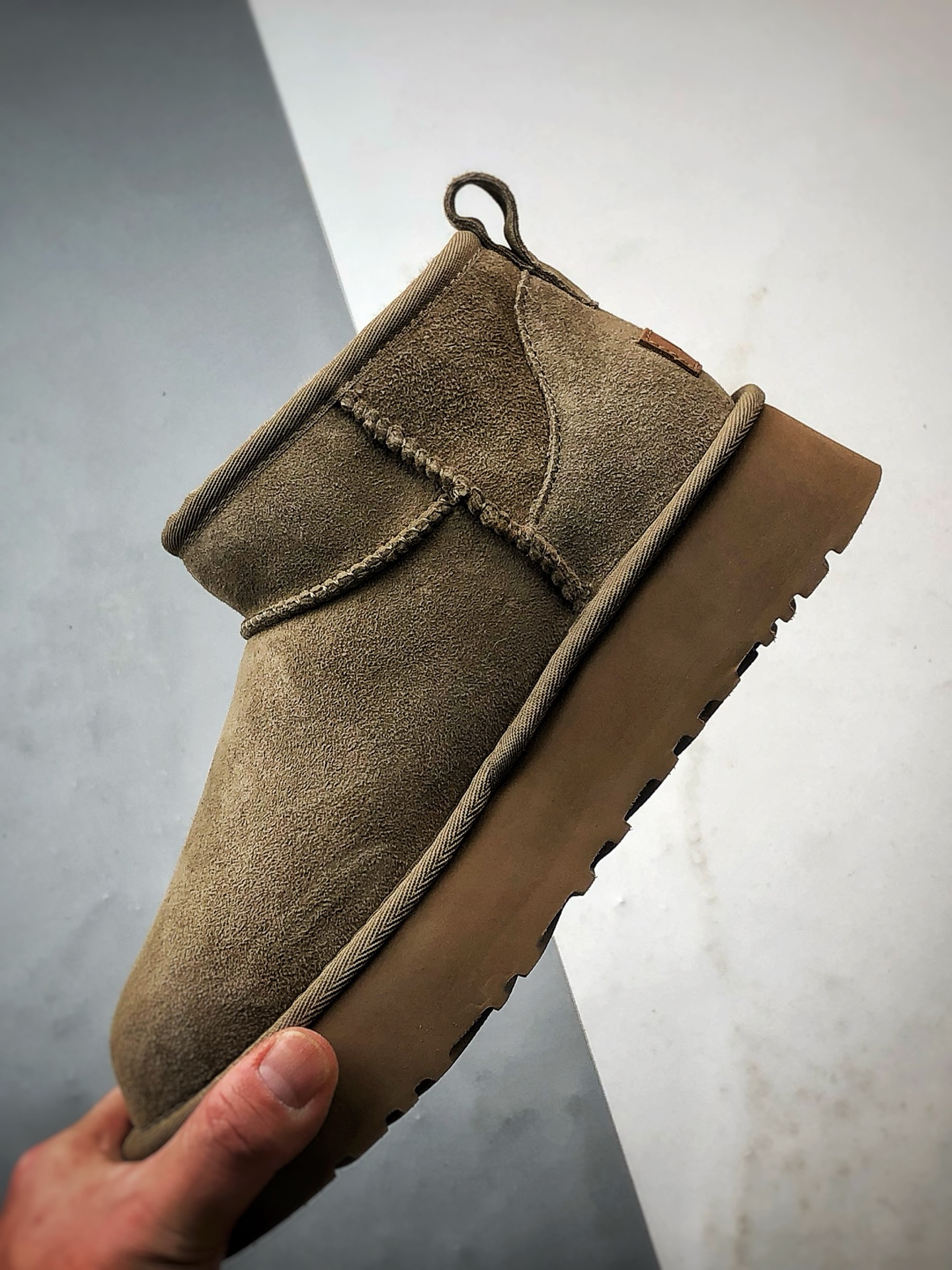 UGG Mini Zipper 羚羊棕 新款厚底短筒侧拉链雪地靴 1178011-ALP UGG Mini Zipper 羚羊棕 新款厚底短筒侧拉链雪地靴 1178011-ALP