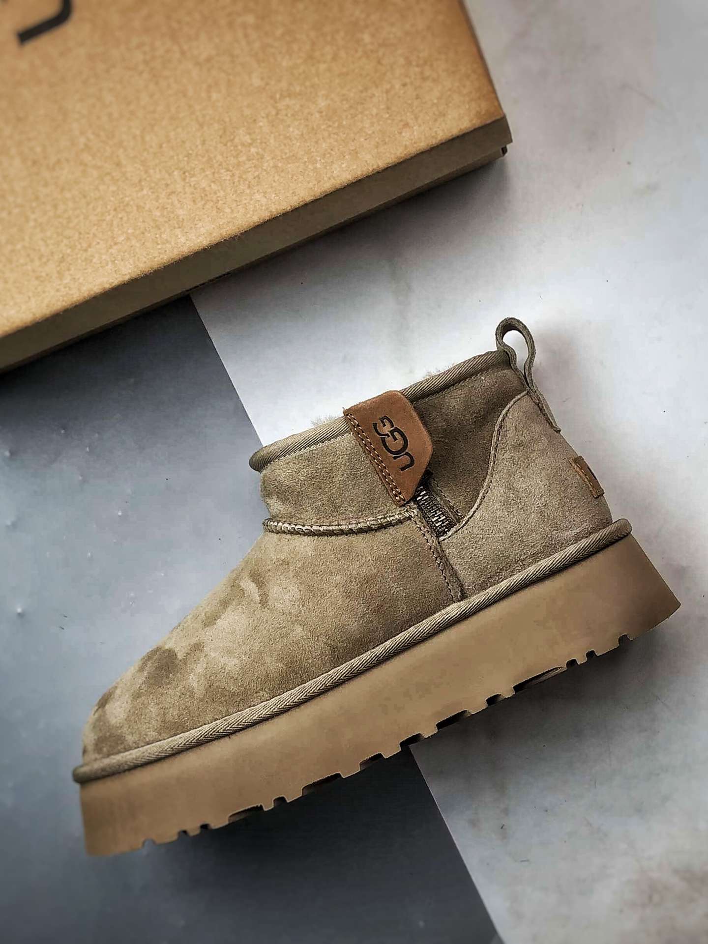 UGG Mini Zipper 羚羊棕 新款厚底短筒侧拉链雪地靴 1178011-ALP UGG Mini Zipper 羚羊棕 新款厚底短筒侧拉链雪地靴 1178011-ALP