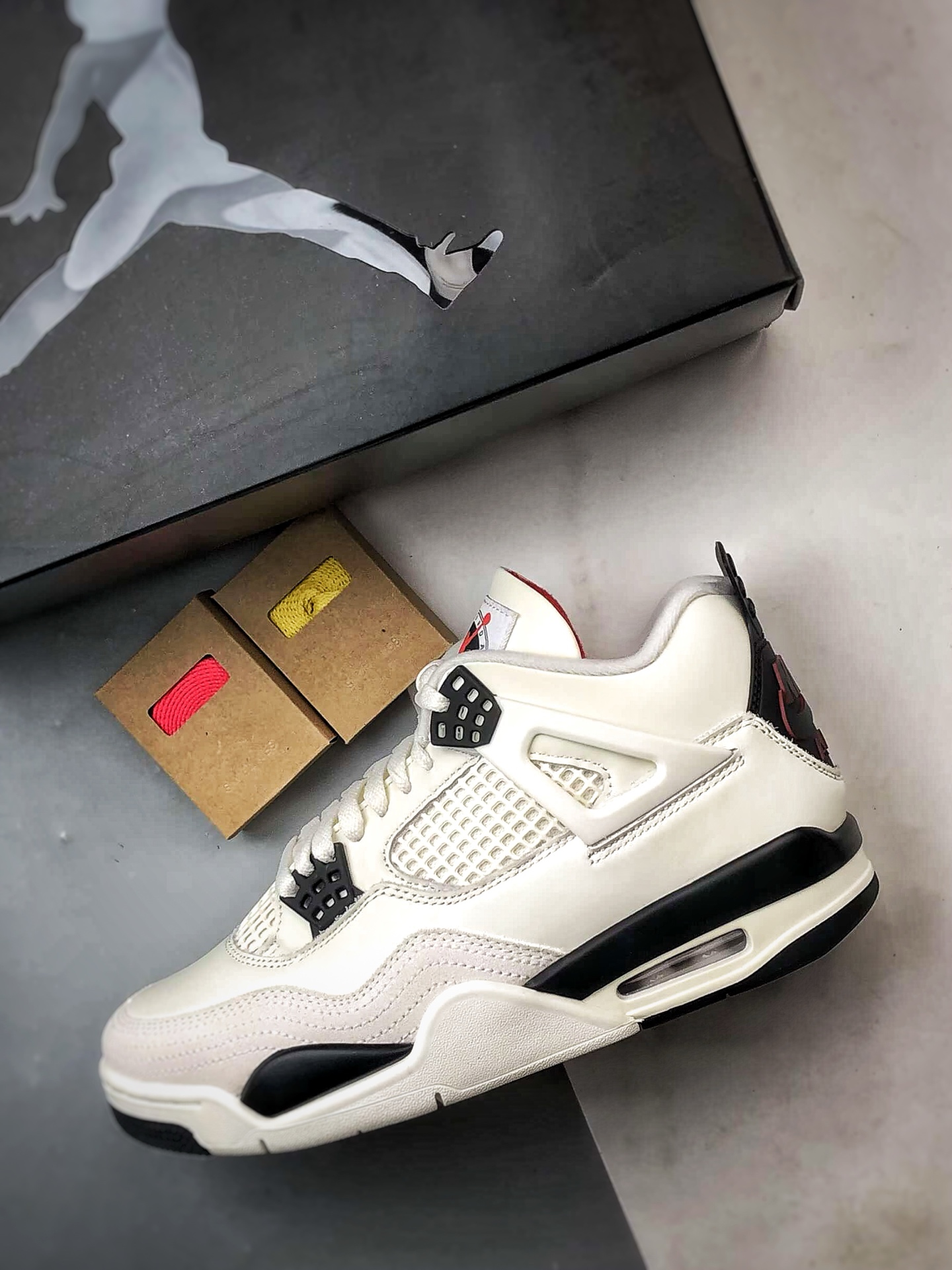 Air Jordan 4 Retro ”Flight Club” Sail/Black-University Red 飞行俱乐部白黑 IM4002-100