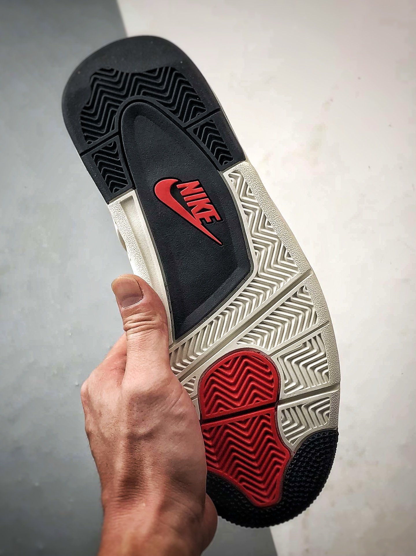 Air Jordan 4 Retro ”Flight Club” Sail/Black-University Red 飞行俱乐部白黑 IM4002-100