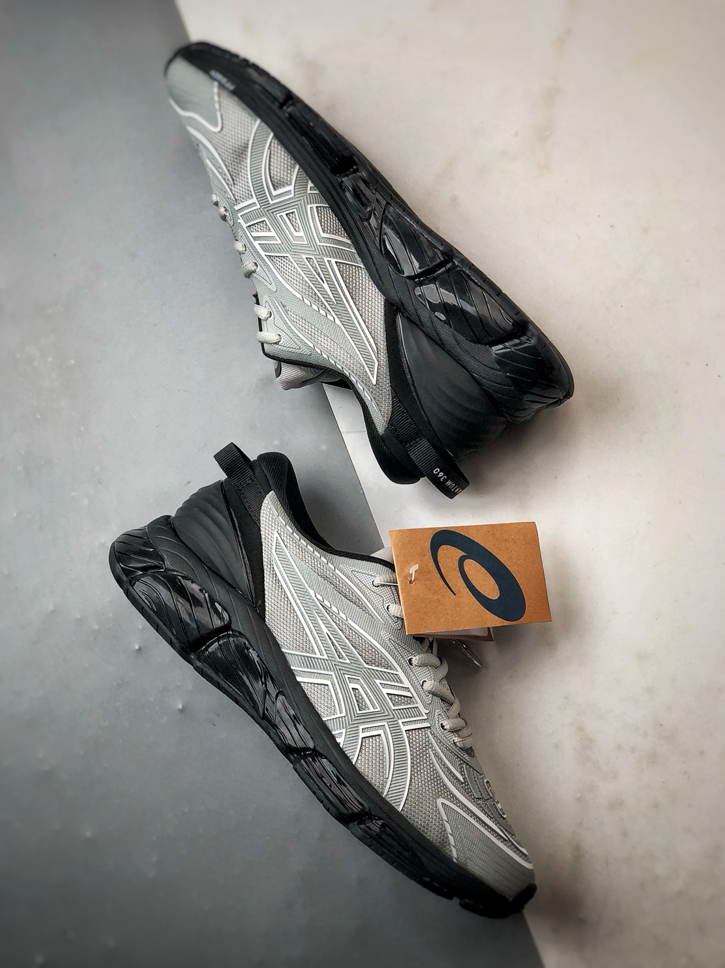 C.P.Company x Asics Gel-Quantum 360 银黑 亚瑟士量子系列硅胶回弹休闲运动跑步鞋 1203A507-020 C.P.Company x Asics Gel-Quantum 360 银黑 亚瑟士量子系列硅胶回弹休闲运动跑步鞋 1203A507-020