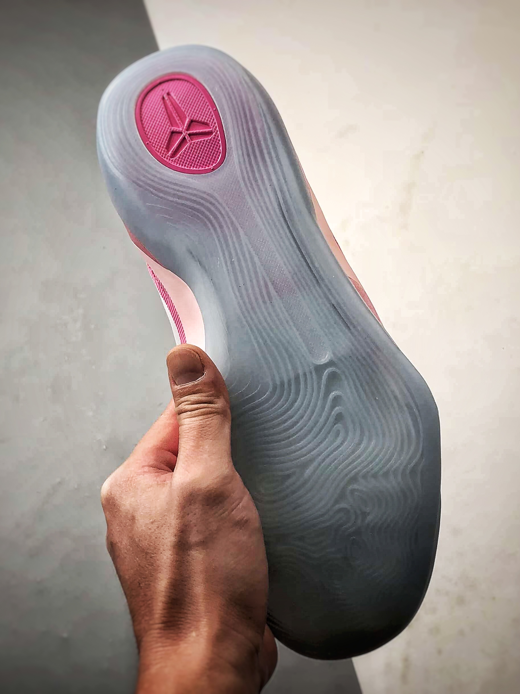 NK Kobe 9 Low EM Think Pink PE 灭世纯原 科比9代乳 腺癌粉色 HQ4995-600 NK Kobe 9 Low EM Think Pink PE 灭世纯原 科比9代乳 腺癌粉色 HQ4995-600