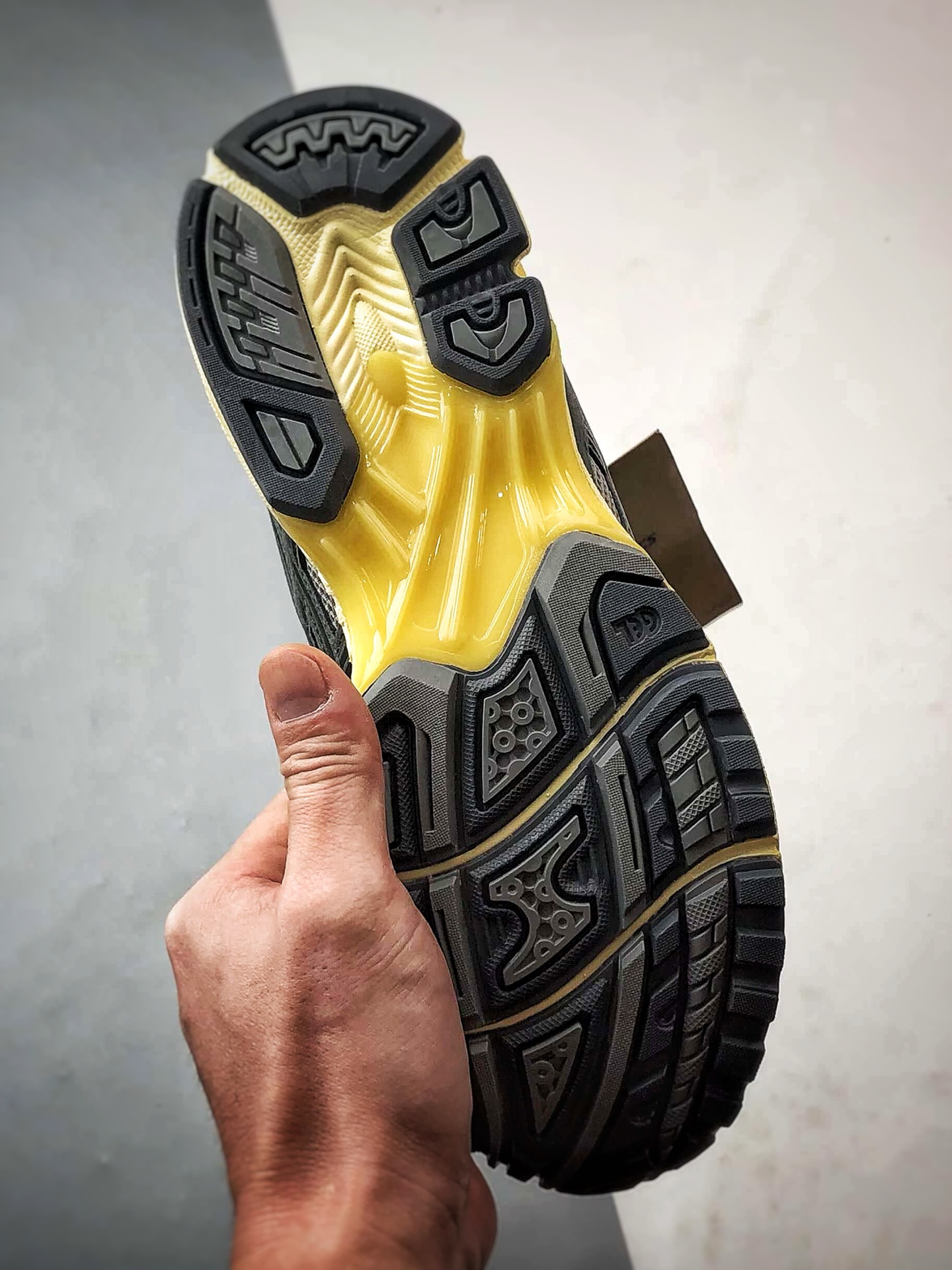 180 Asics Gel-Kayano 14 灰色 亚瑟士14代 纳米纤维气垫百搭休闲运动慢跑鞋 1203A540-020