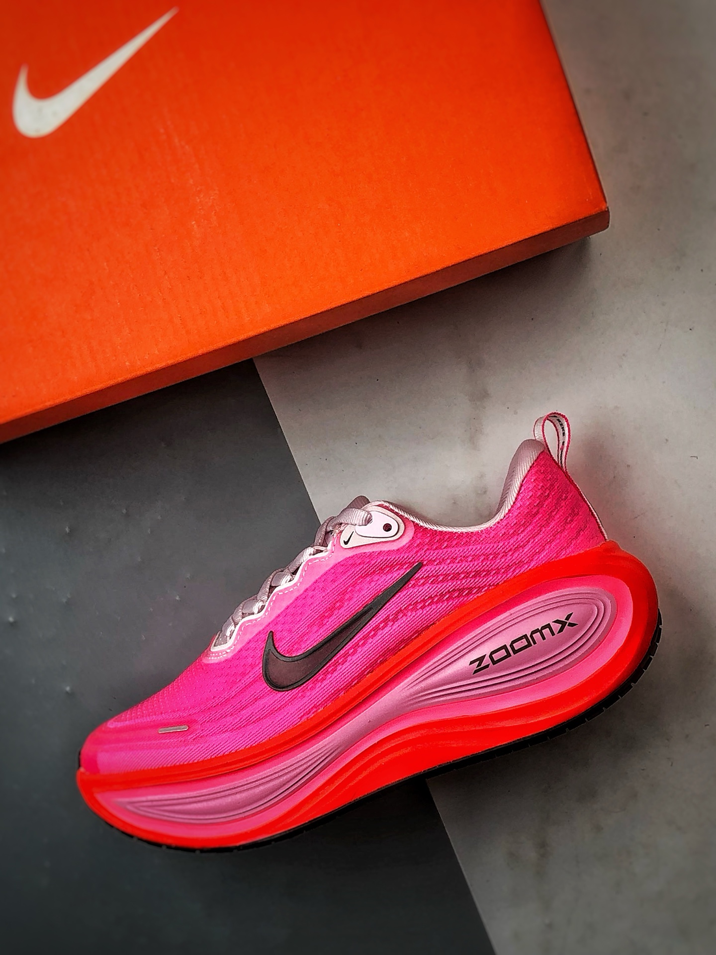 NK Air Zoom Vomero Plus 粉紫色 迈柔舒适百搭网面透气休闲跑步鞋 HV8154-604