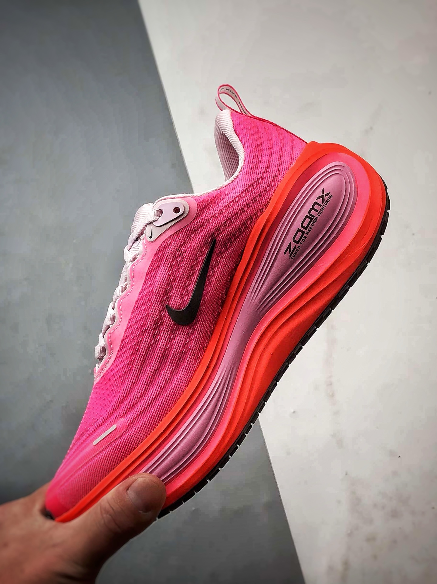 NK Air Zoom Vomero Plus 粉紫色 迈柔舒适百搭网面透气休闲跑步鞋 HV8154-604