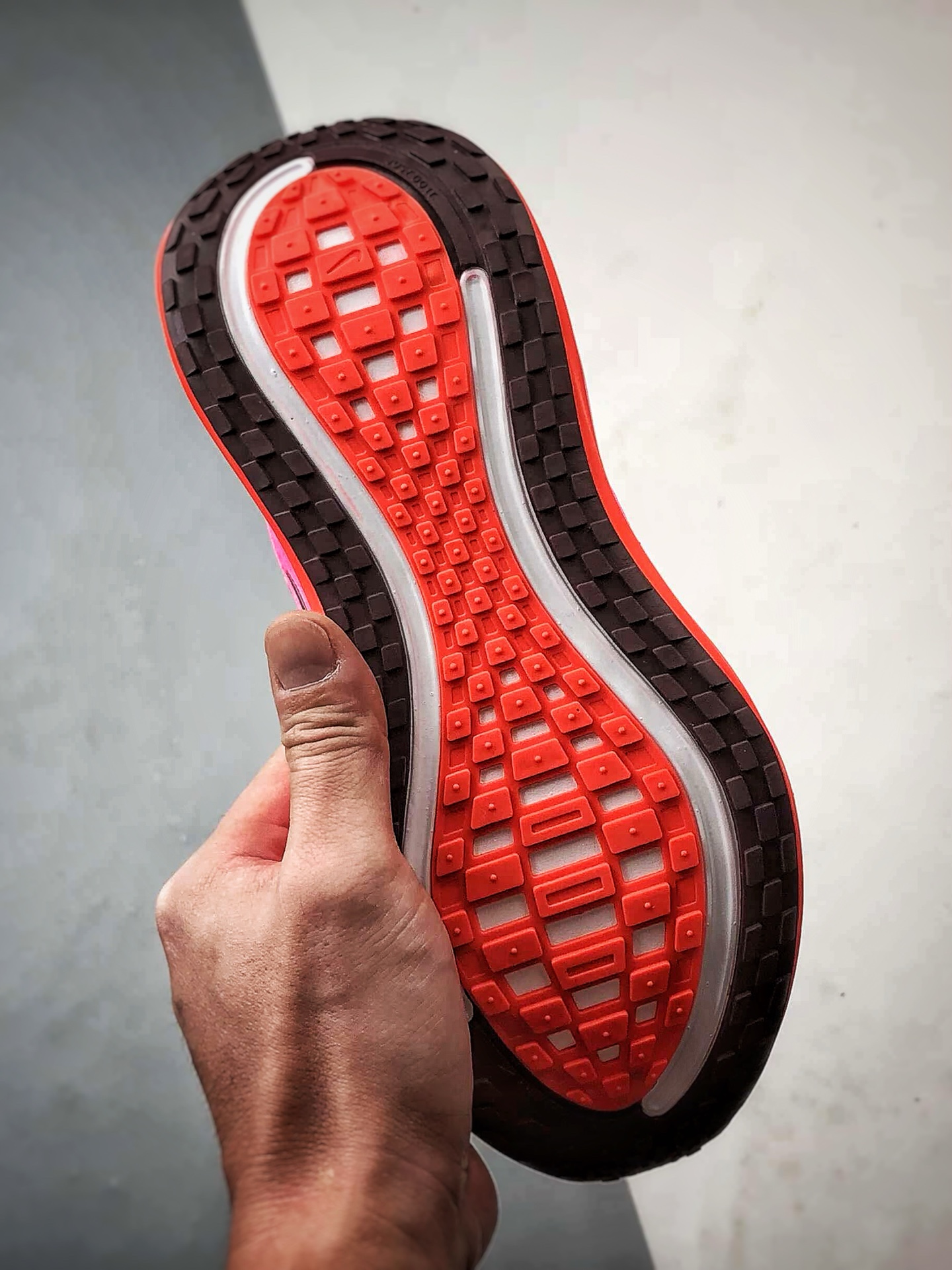 NK Air Zoom Vomero Plus 粉紫色 迈柔舒适百搭网面透气休闲跑步鞋 HV8154-604