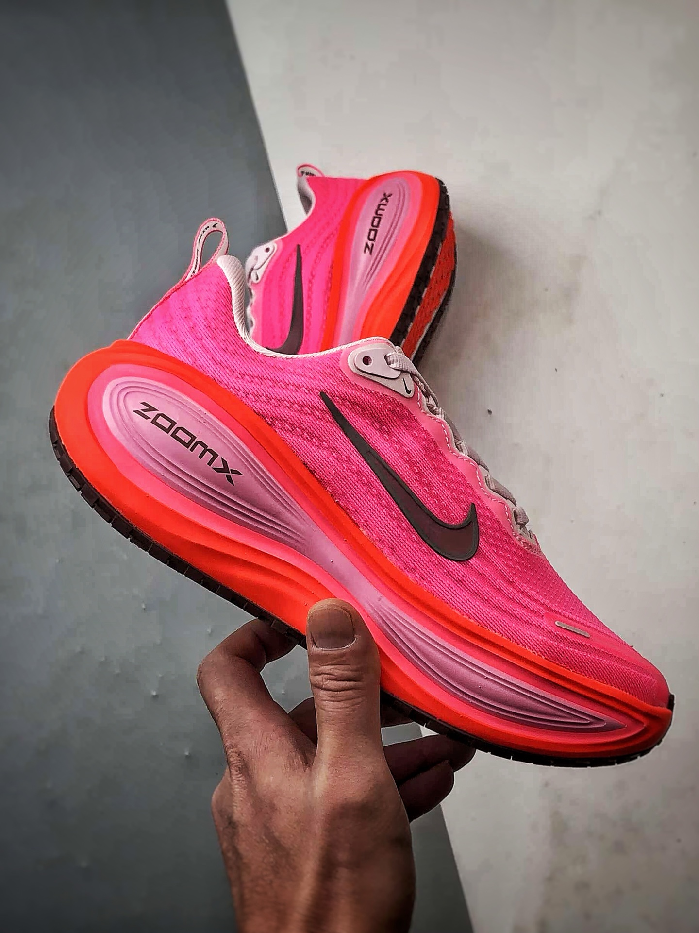 NK Air Zoom Vomero Plus 粉紫色 迈柔舒适百搭网面透气休闲跑步鞋 HV8154-604