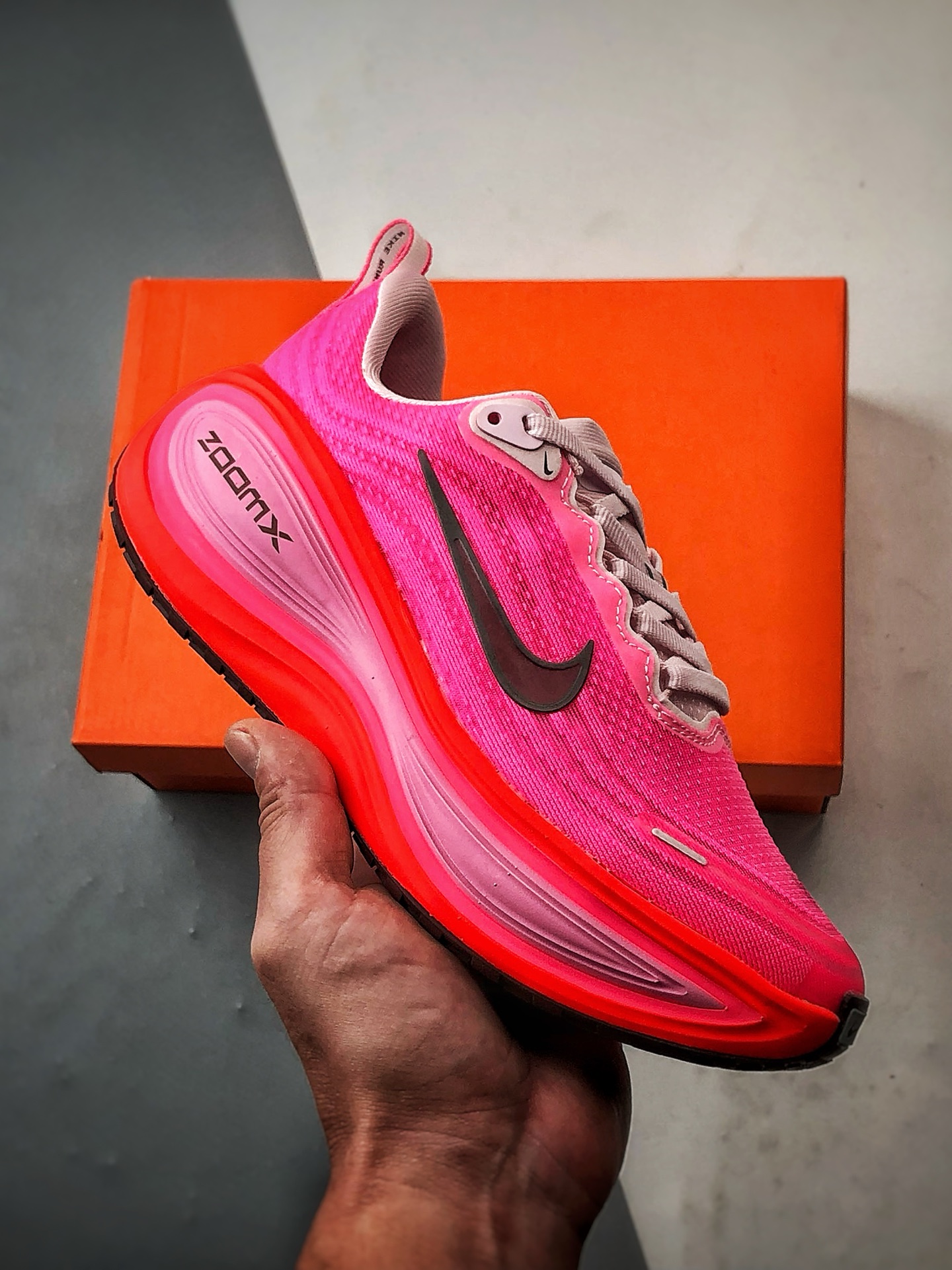 NK Air Zoom Vomero Plus 粉紫色 迈柔舒适百搭网面透气休闲跑步鞋 HV8154-604