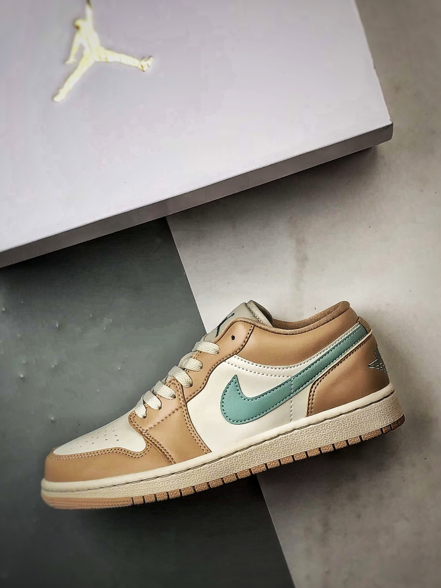 200 Air Jordan 1 Low 浅棕绿 DC0774-130