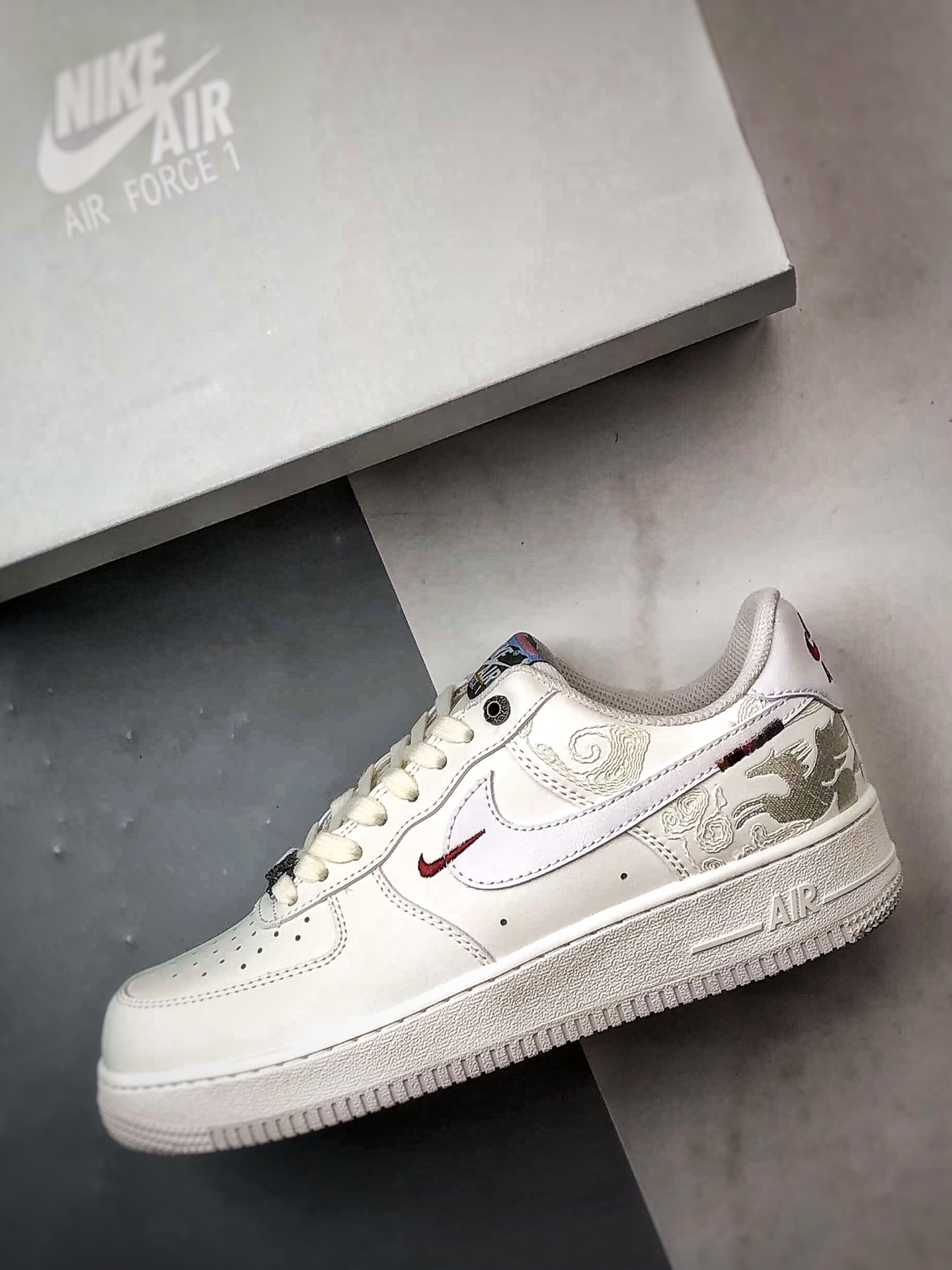 Air Force 1 Low 马年限定米白色 IQ1119-011