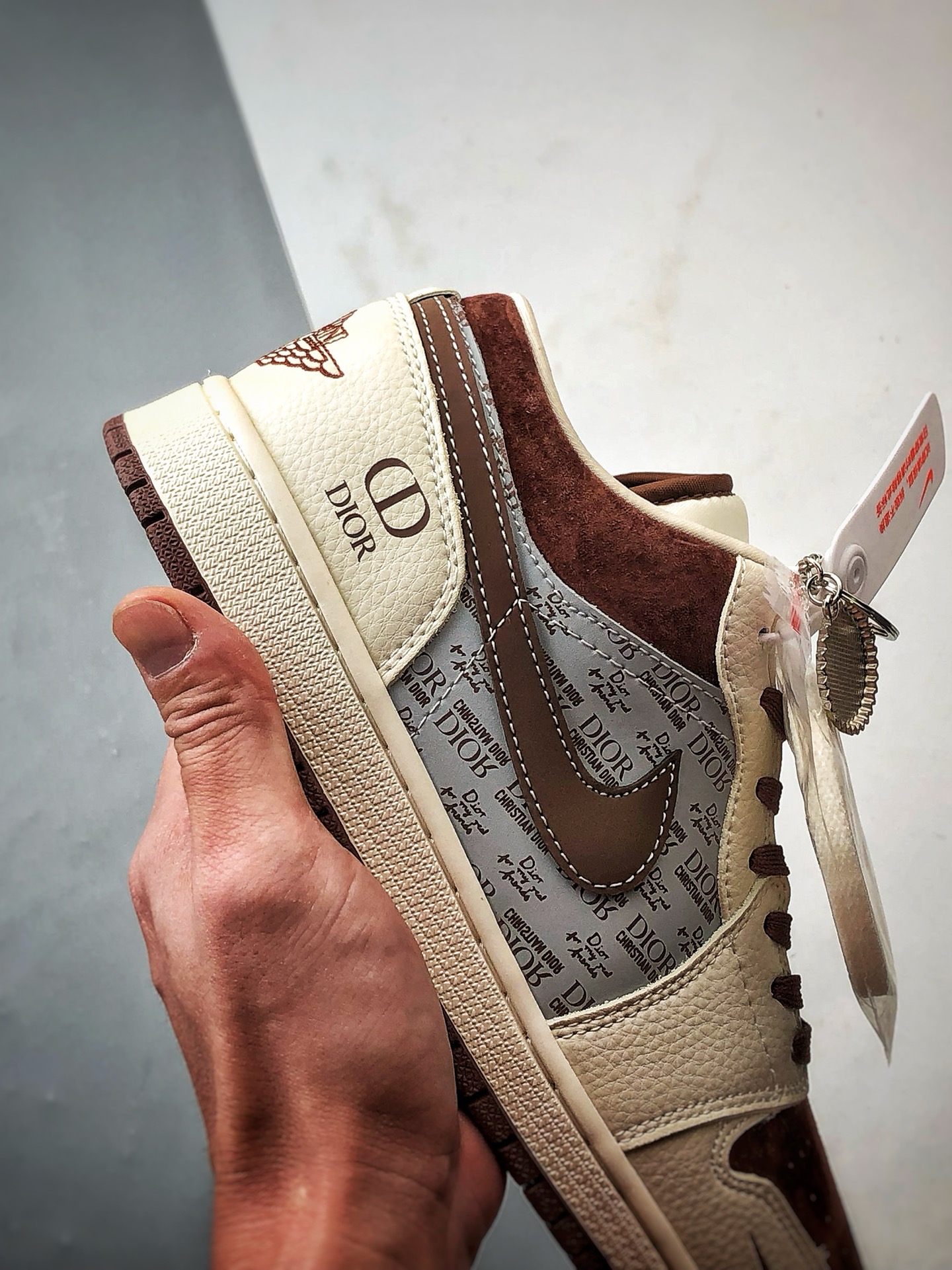 Air Jordan 1 Low ”高端定制” 迪奥印花米灰棕 QD1988-009 Air Jordan 1 Low ”高端定制” 迪奥印花米灰棕 QD1988-009