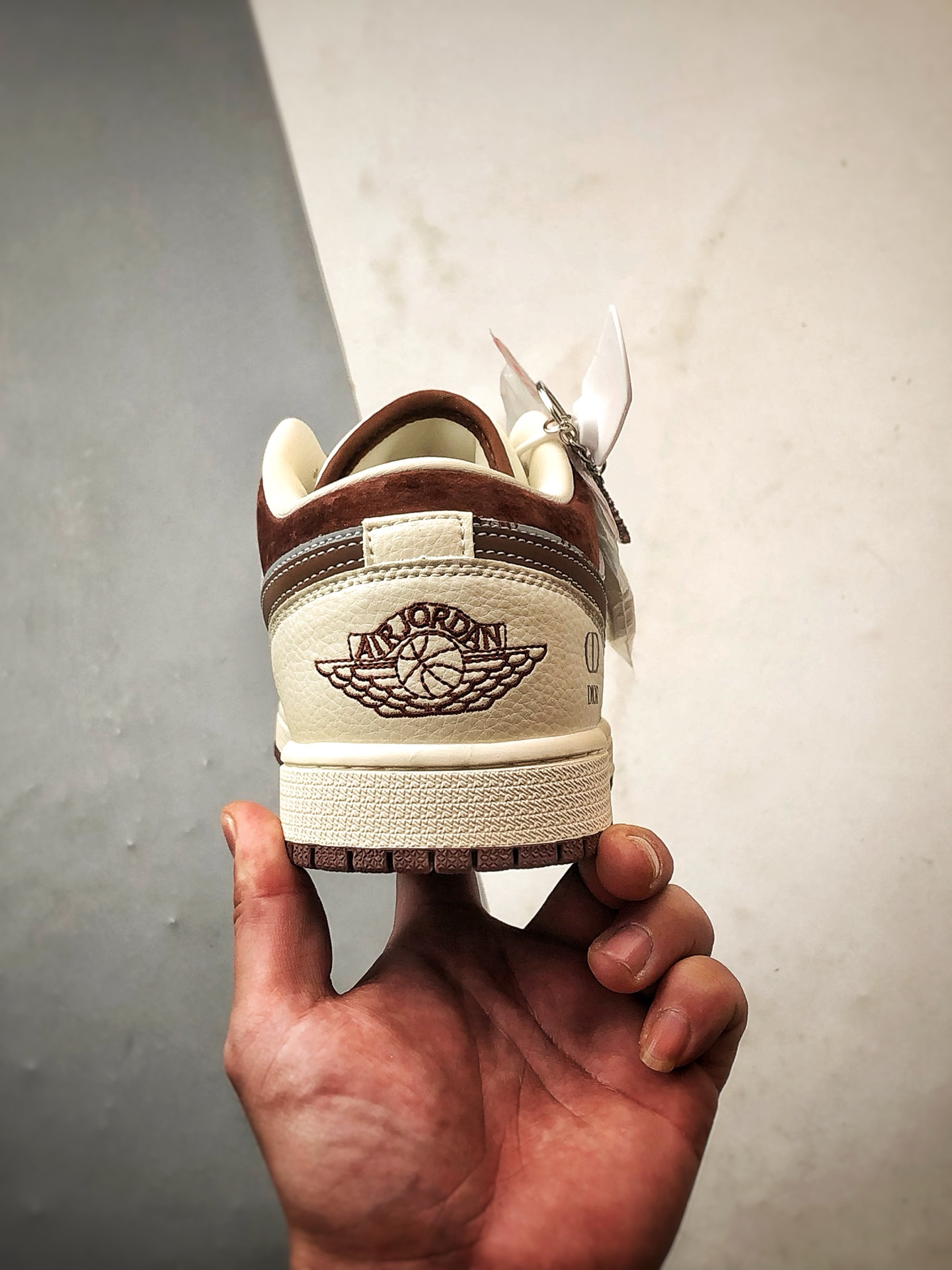 Air Jordan 1 Low ”高端定制” 迪奥印花米灰棕 QD1988-009 Air Jordan 1 Low ”高端定制” 迪奥印花米灰棕 QD1988-009