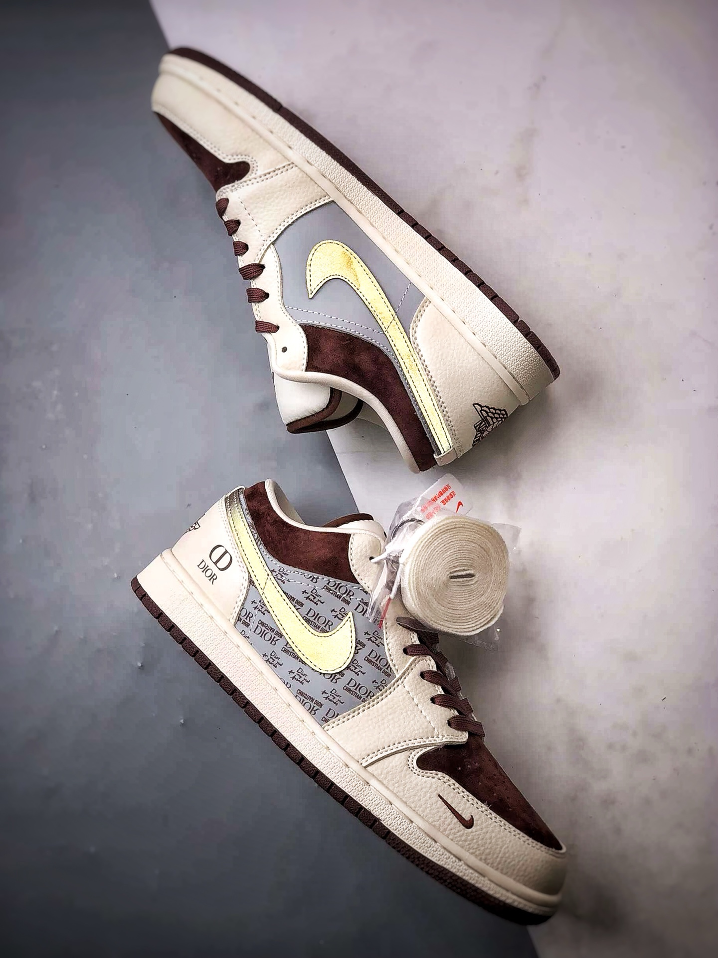 Air Jordan 1 Low ”高端定制” 迪奥印花米灰棕 QD1988-009 Air Jordan 1 Low ”高端定制” 迪奥印花米灰棕 QD1988-009