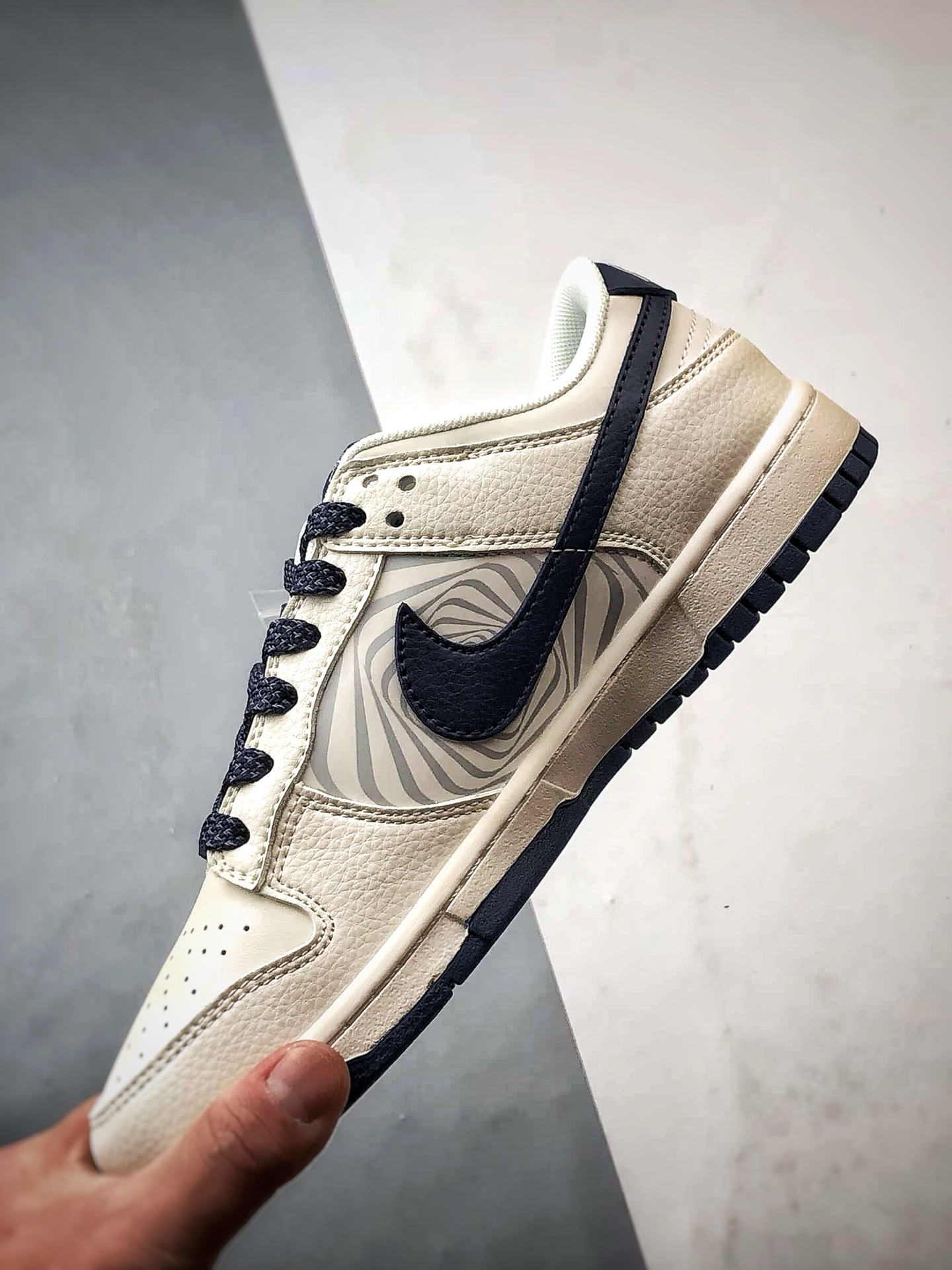 NK Dunk Low Retro ”DIY高端定制” 斯图西米白深蓝 低帮休闲运动板鞋 QW5836-030 NK Dunk Low Retro ”DIY高端定制” 斯图西米白深蓝 低帮休闲运动板鞋 QW5836-030