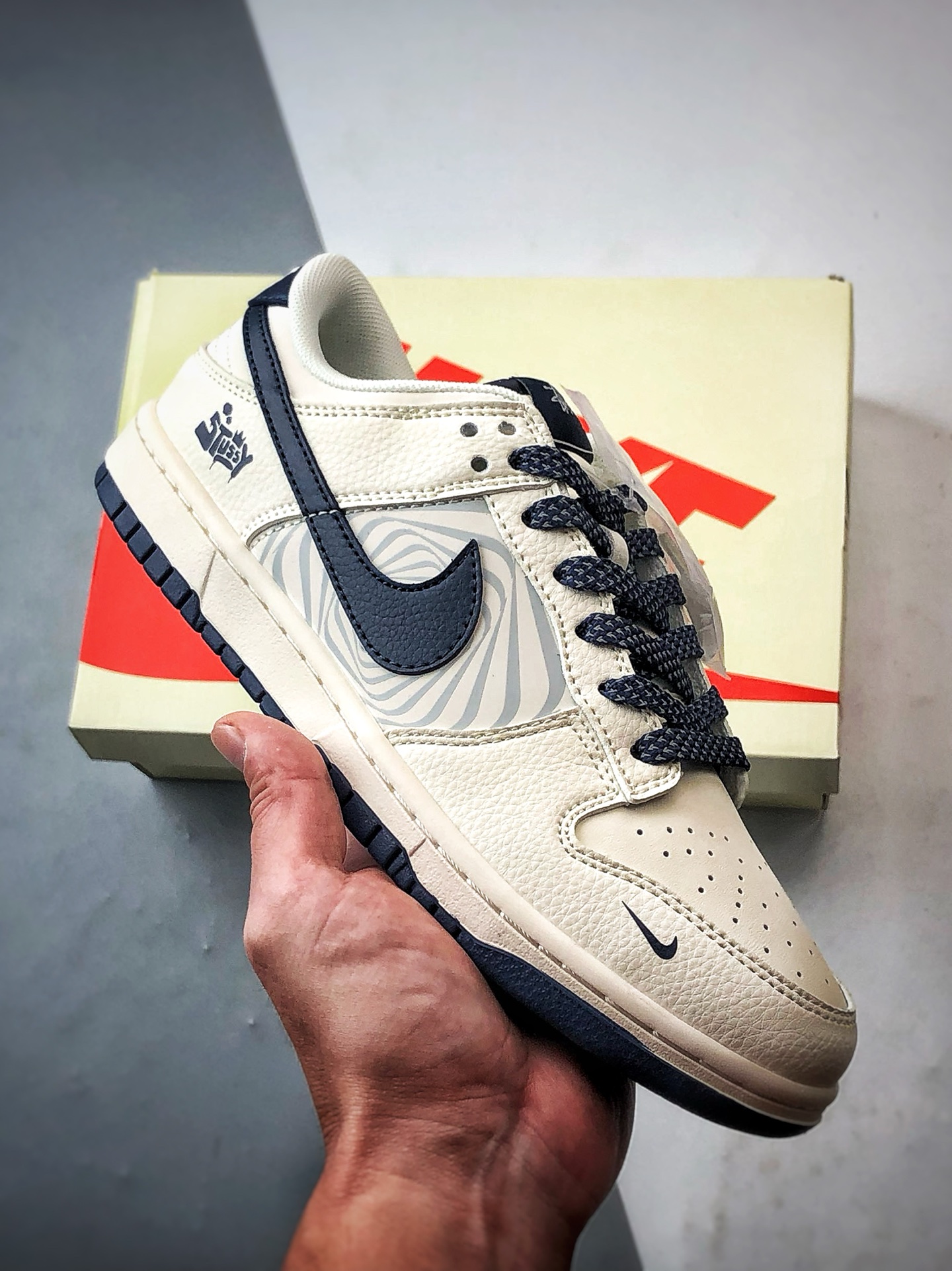 NK Dunk Low Retro ”DIY高端定制” 斯图西米白深蓝 低帮休闲运动板鞋 QW5836-030 NK Dunk Low Retro ”DIY高端定制” 斯图西米白深蓝 低帮休闲运动板鞋 QW5836-030