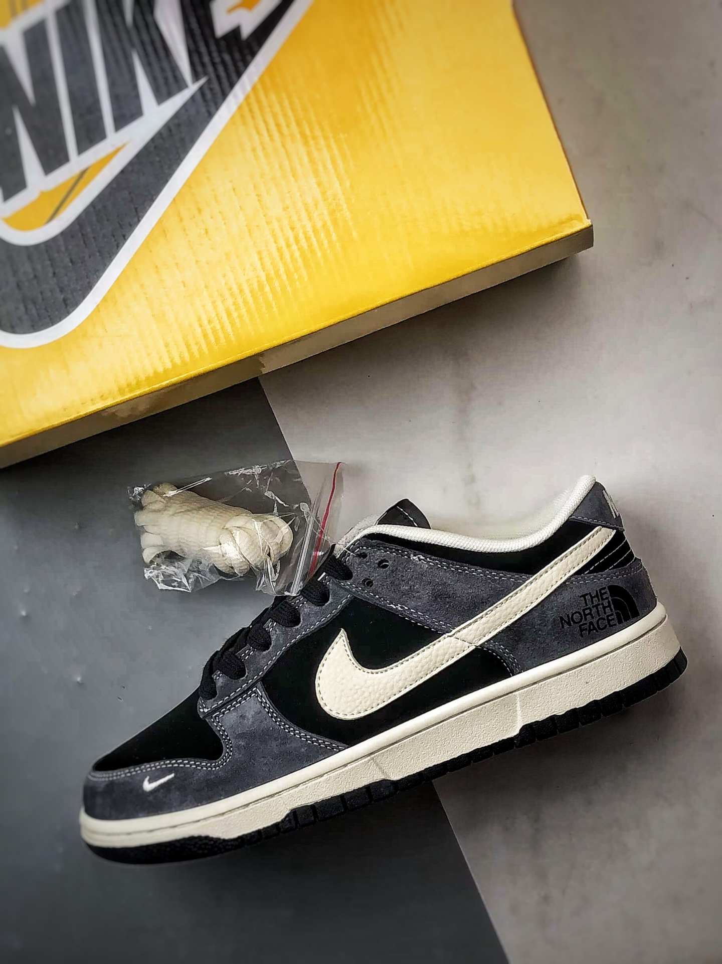 290 NK Dunk Low Retro ”DIY高端定制” 北面黑灰白 低帮休闲运动板鞋 DN3168-006