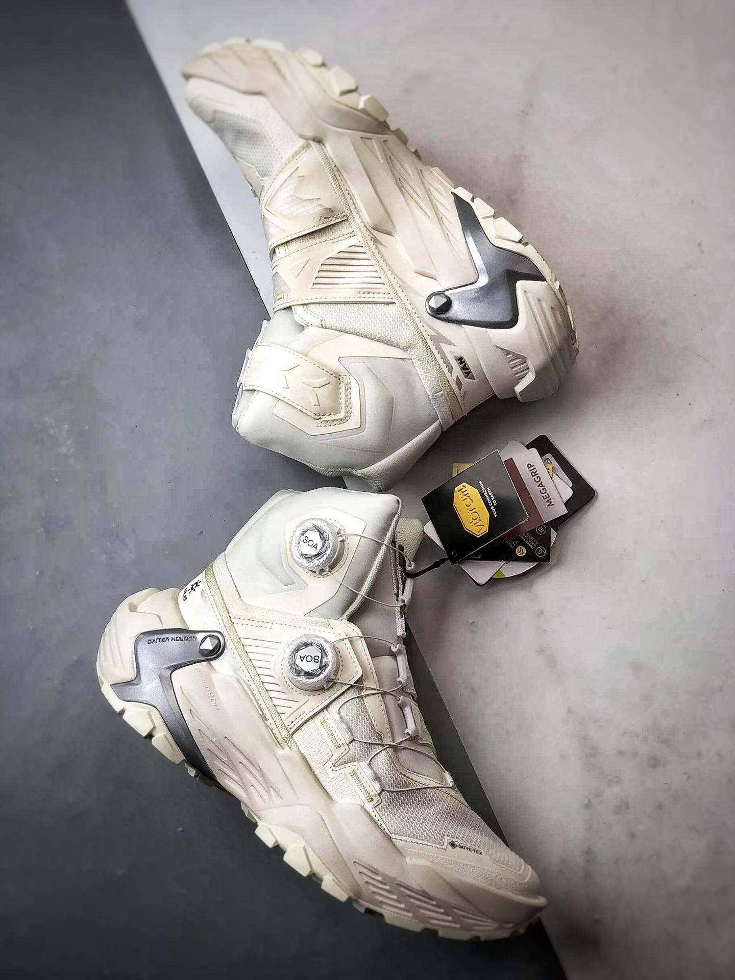 KAIL未来之YAN GTX HIGH 白色 运动高帮户外登山防水防滑轻量徒步鞋