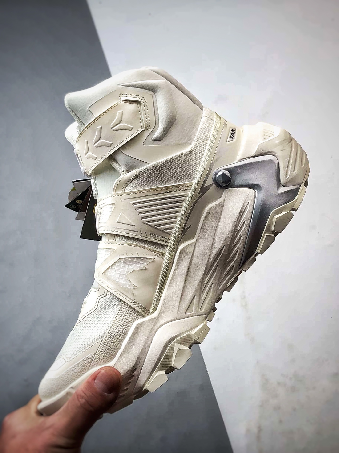 KAIL未来之YAN GTX HIGH 白色 运动高帮户外登山防水防滑轻量徒步鞋