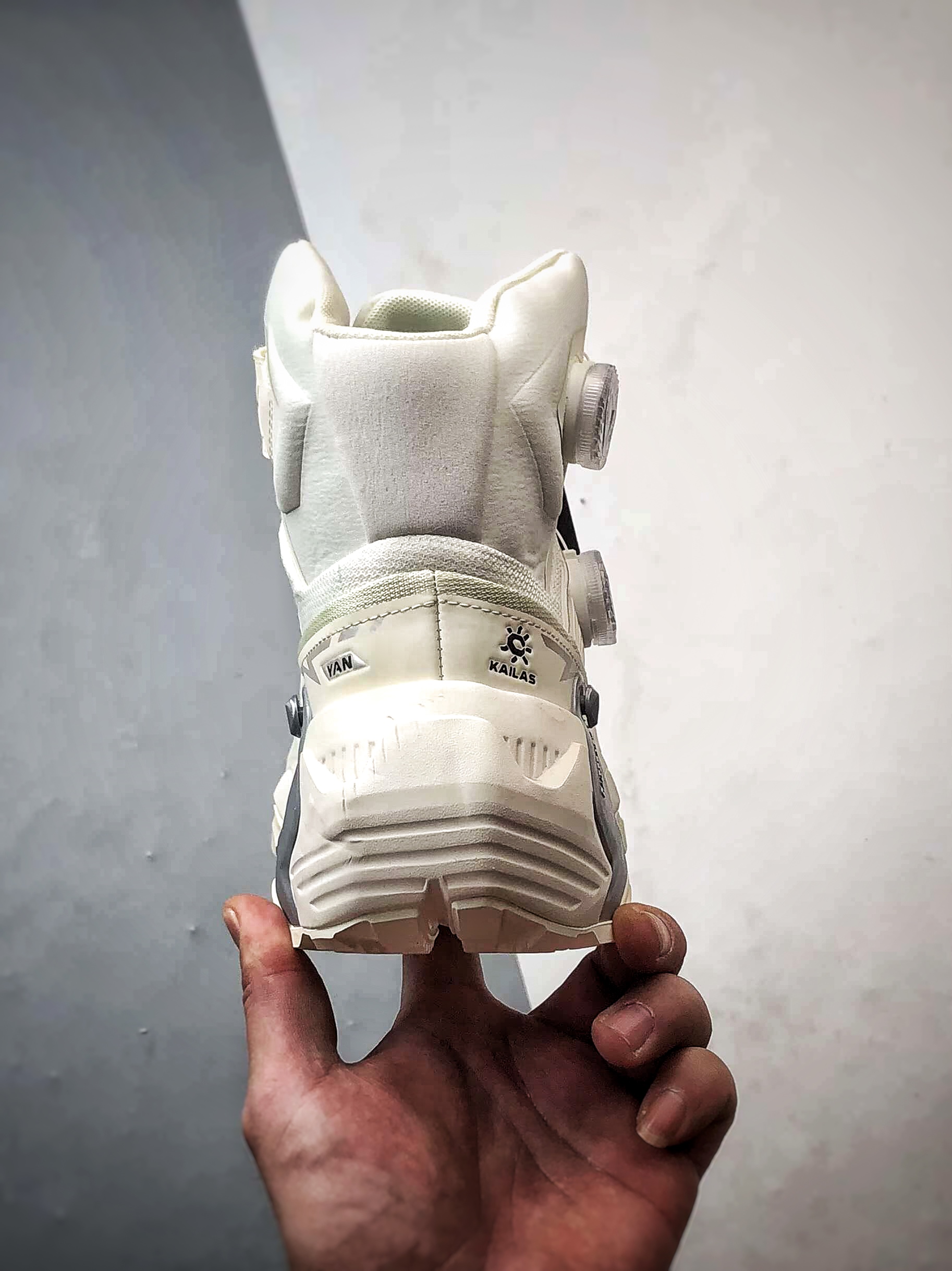 KAIL未来之YAN GTX HIGH 白色 运动高帮户外登山防水防滑轻量徒步鞋