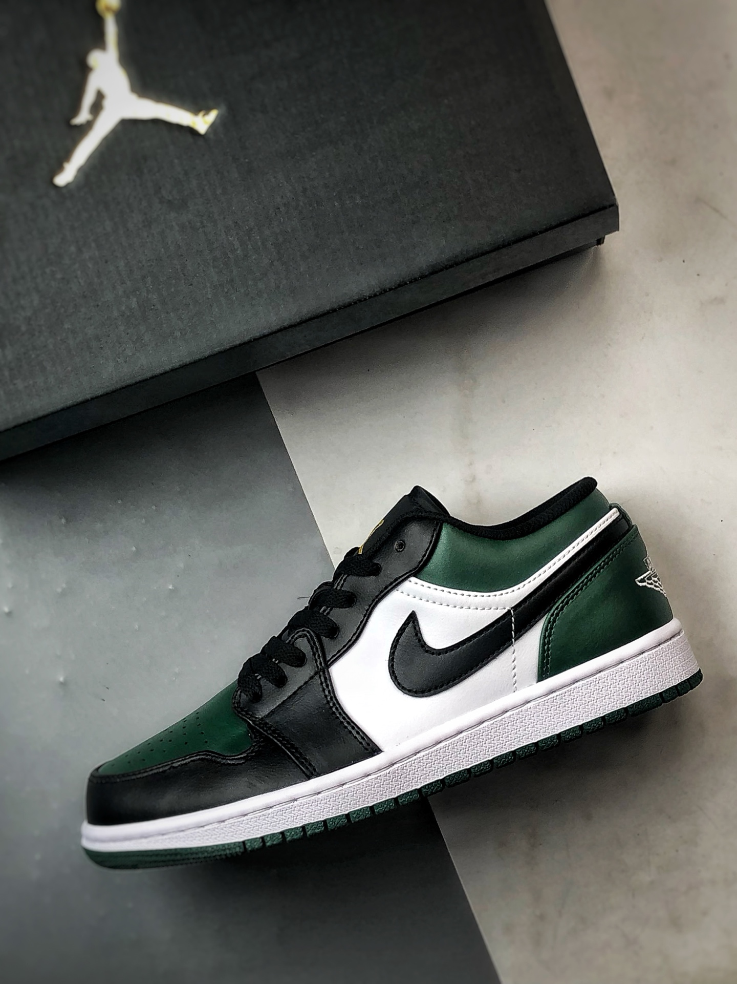 Air Jordan 1 Low 黑绿脚趾 553558-371