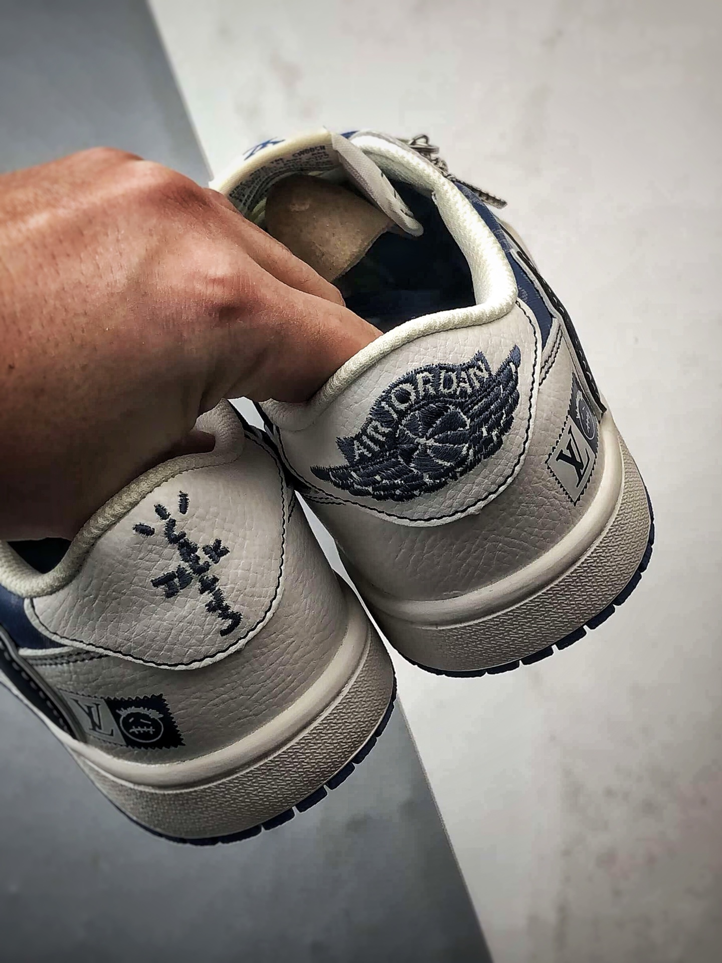 Air Jordan 1 Low ”高端定制” LV印花白蓝黑倒钩 DZ5899-037