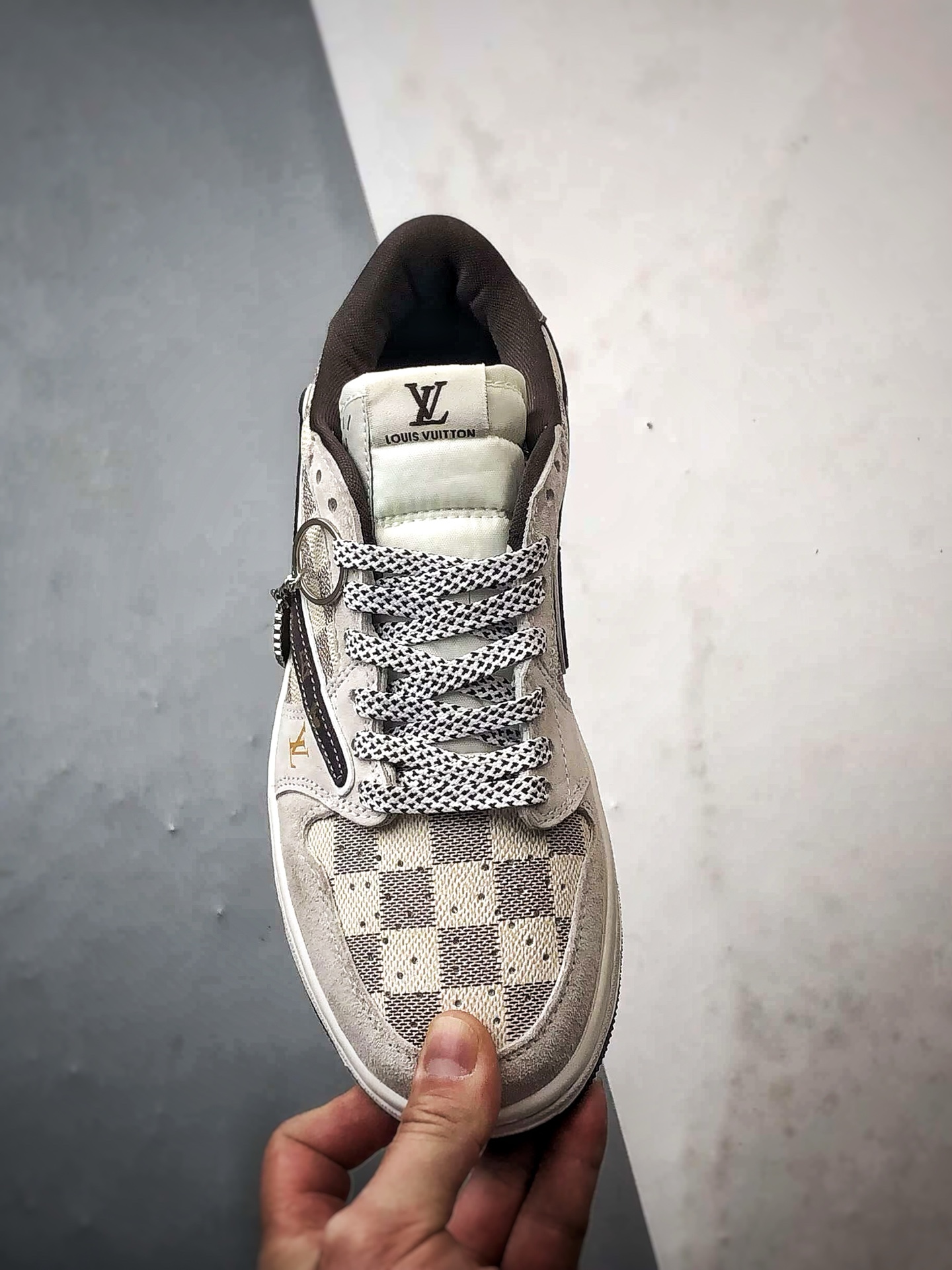 Air Jordan 1 Low ”高端定制” LV棋盘格米棕倒钩 DZ5899-038 Air Jordan 1 Low ”高端定制” LV棋盘格米棕倒钩 DZ5899-038