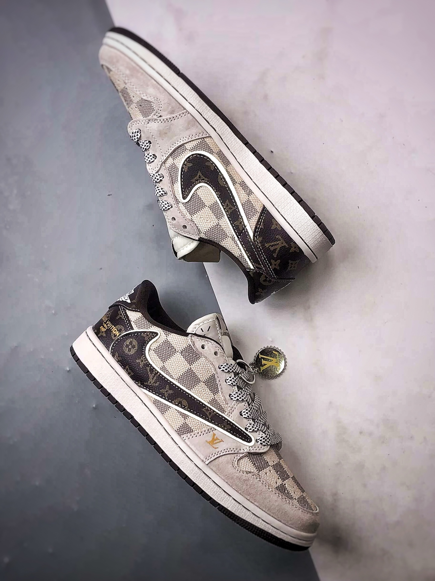 Air Jordan 1 Low ”高端定制” LV棋盘格米棕倒钩 DZ5899-038 Air Jordan 1 Low ”高端定制” LV棋盘格米棕倒钩 DZ5899-038