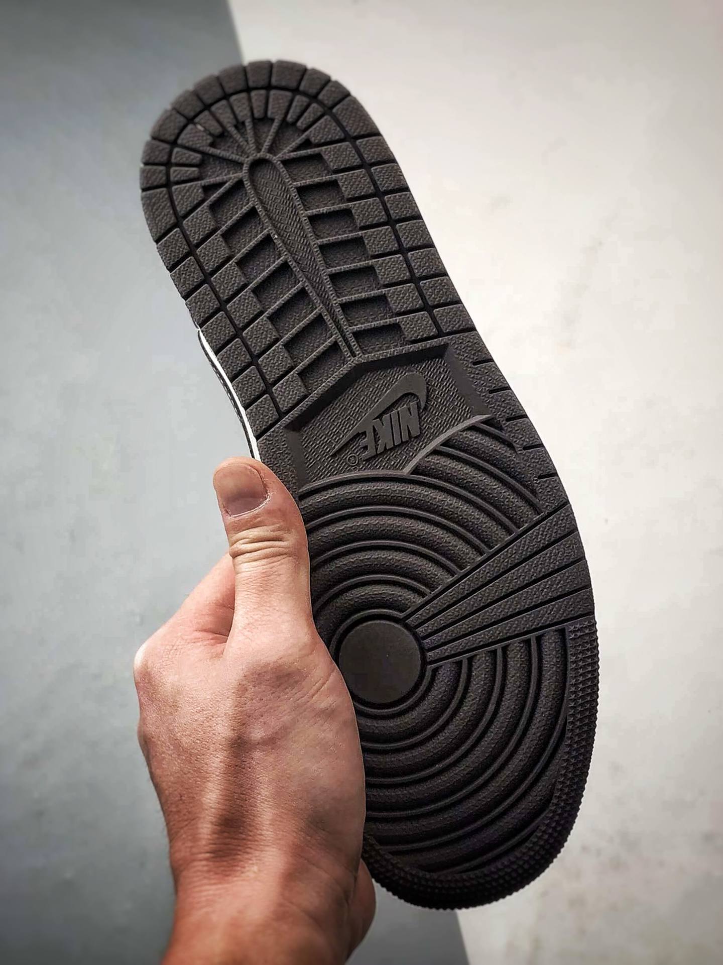 Air Jordan 1 Low ”高端定制” LV棋盘格米棕倒钩 DZ5899-038 Air Jordan 1 Low ”高端定制” LV棋盘格米棕倒钩 DZ5899-038