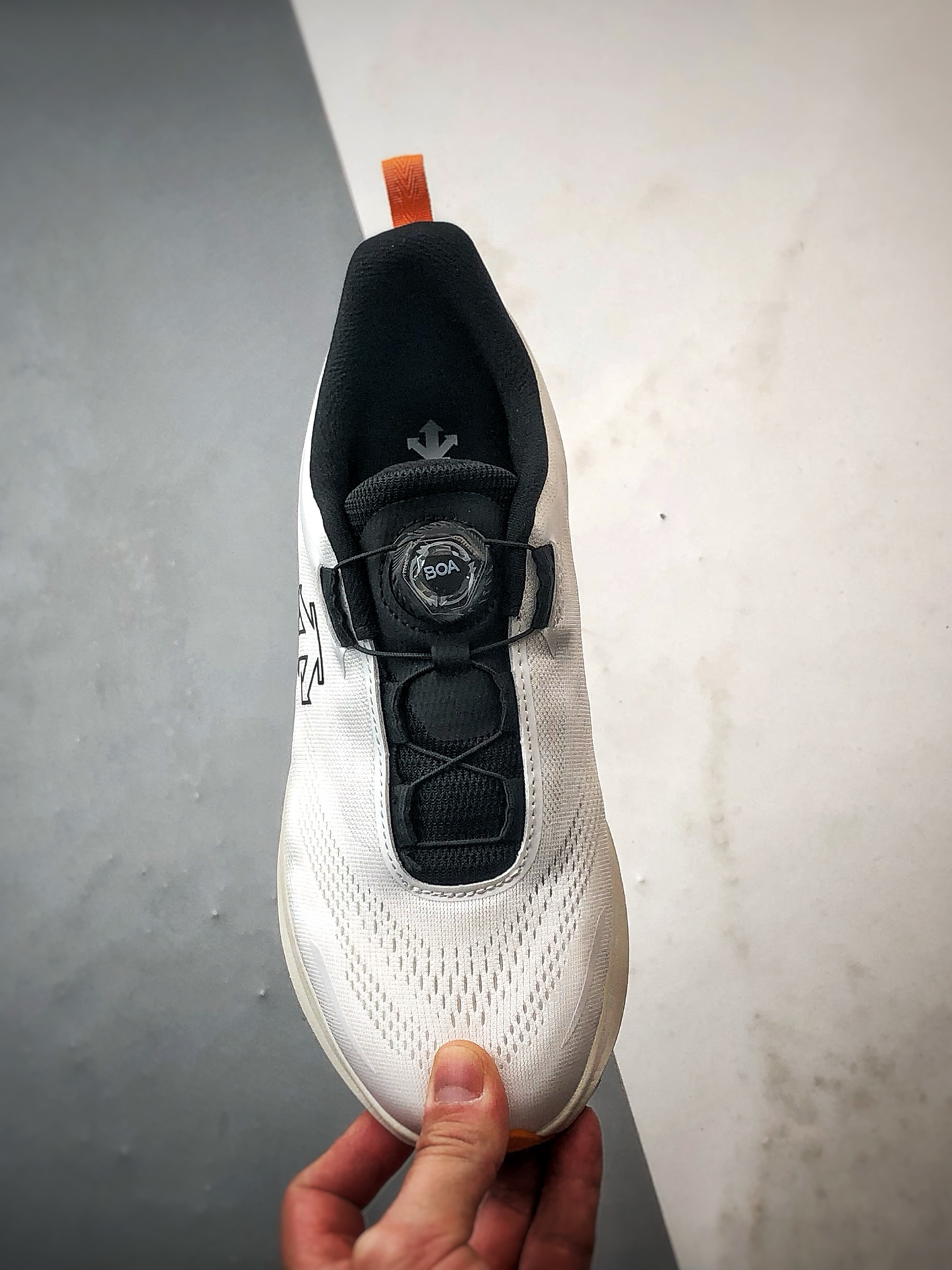 迪桑特Descente Lavitate Wire 3.0 白黑橙 休闲运动覆盖防水越野跑鞋