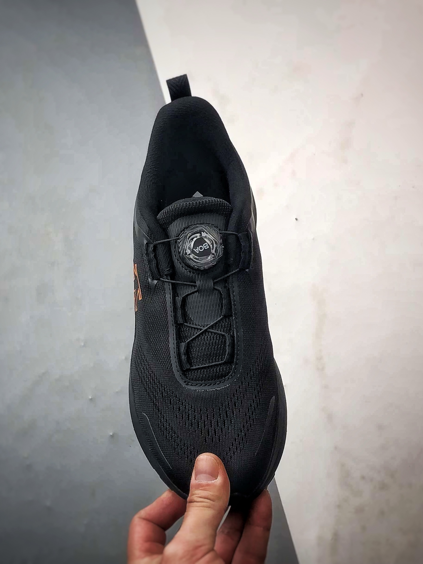 290 迪桑特Descente Lavitate Wire 3.0 黑色 休闲运动覆盖防水越野跑鞋