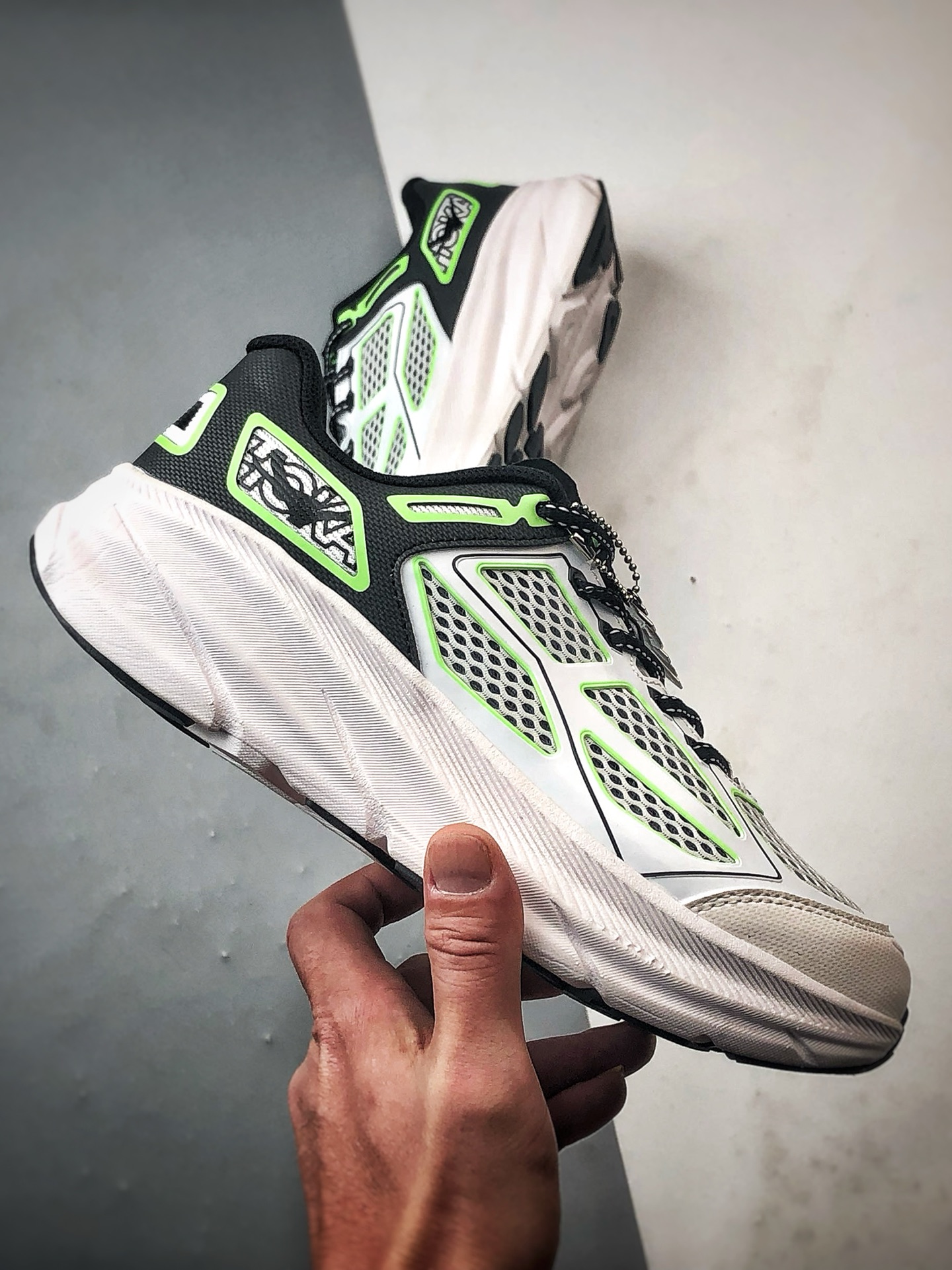 Hoka One One U CliftOne9 黑白绿 克利夫顿9代厚底网织轻量运动慢跑鞋 1155370-BWHT