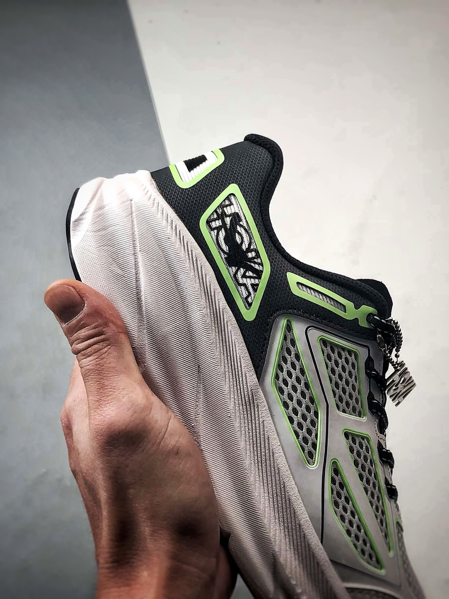 Hoka One One U CliftOne9 黑白绿 克利夫顿9代厚底网织轻量运动慢跑鞋 1155370-BWHT