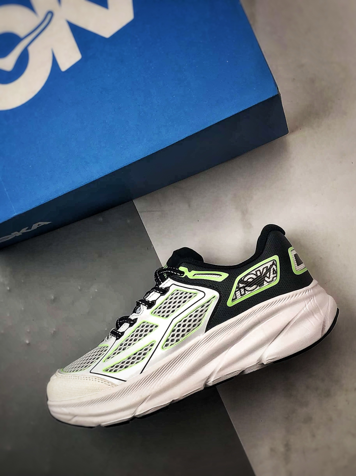 Hoka One One U CliftOne9 黑白绿 克利夫顿9代厚底网织轻量运动慢跑鞋 1155370-BWHT